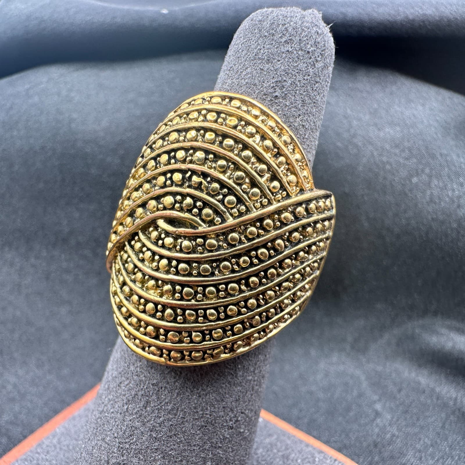 Vintage Y2K Textured Gold Tone Statement Ring Women's Classic Fashion Jewelry - Thumbnail 5