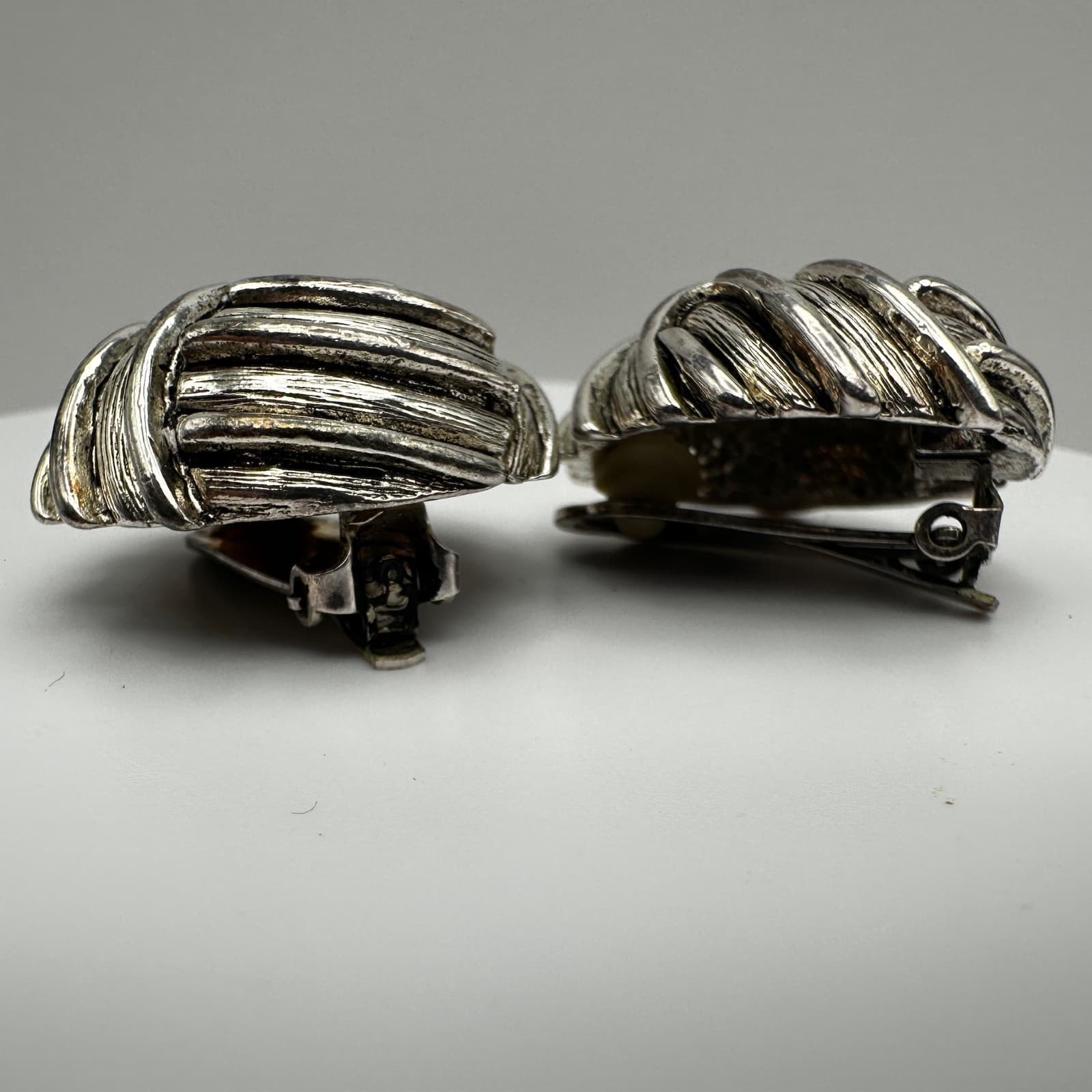 Vintage 90s Silver-Tone OSCAR Clip-On Earrings Basket Woven Knot Button Jewelry - Thumbnail 4