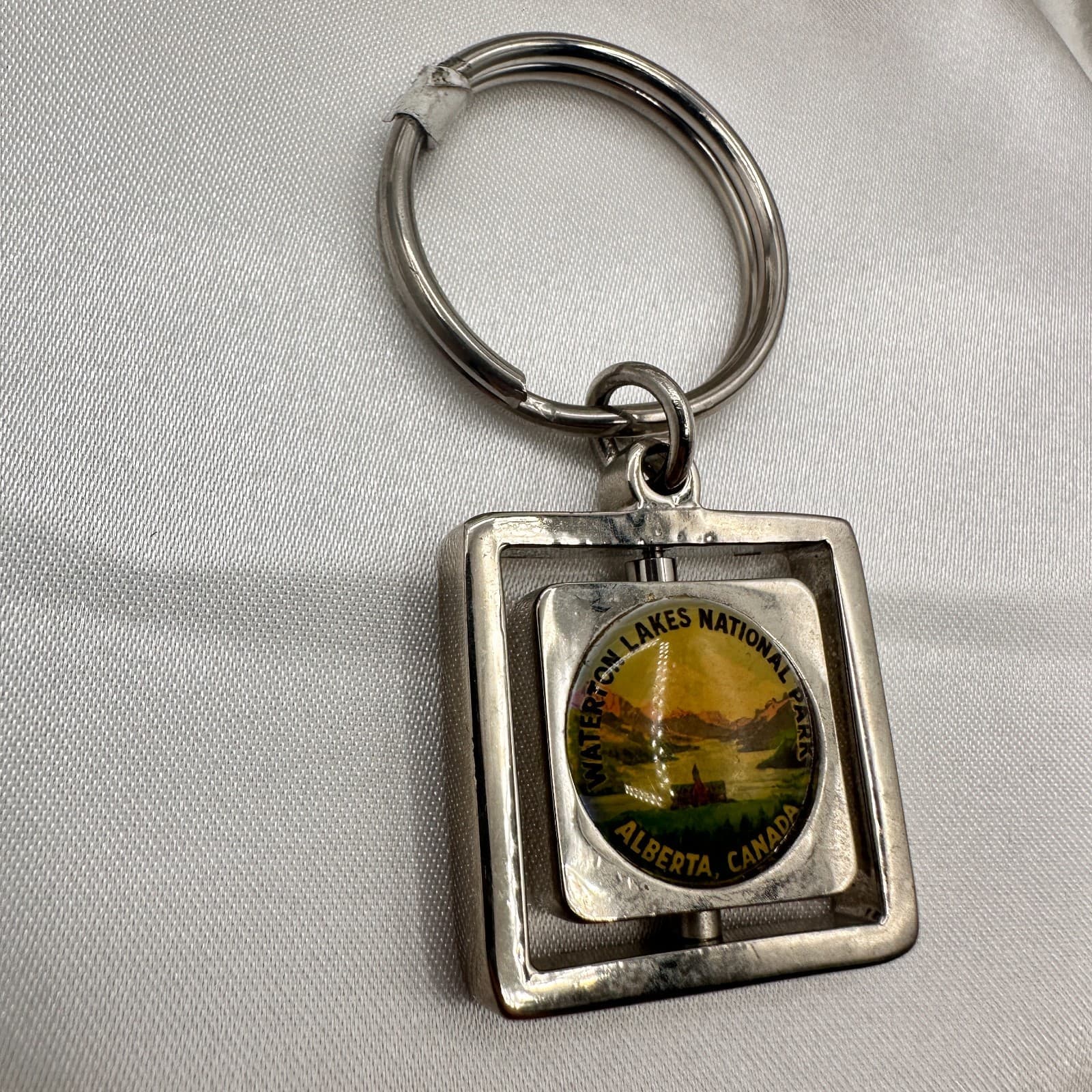 Vintage Y2K Waterton Lakes National Park Spinner Canada Flag Keychain - Thumbnail 2