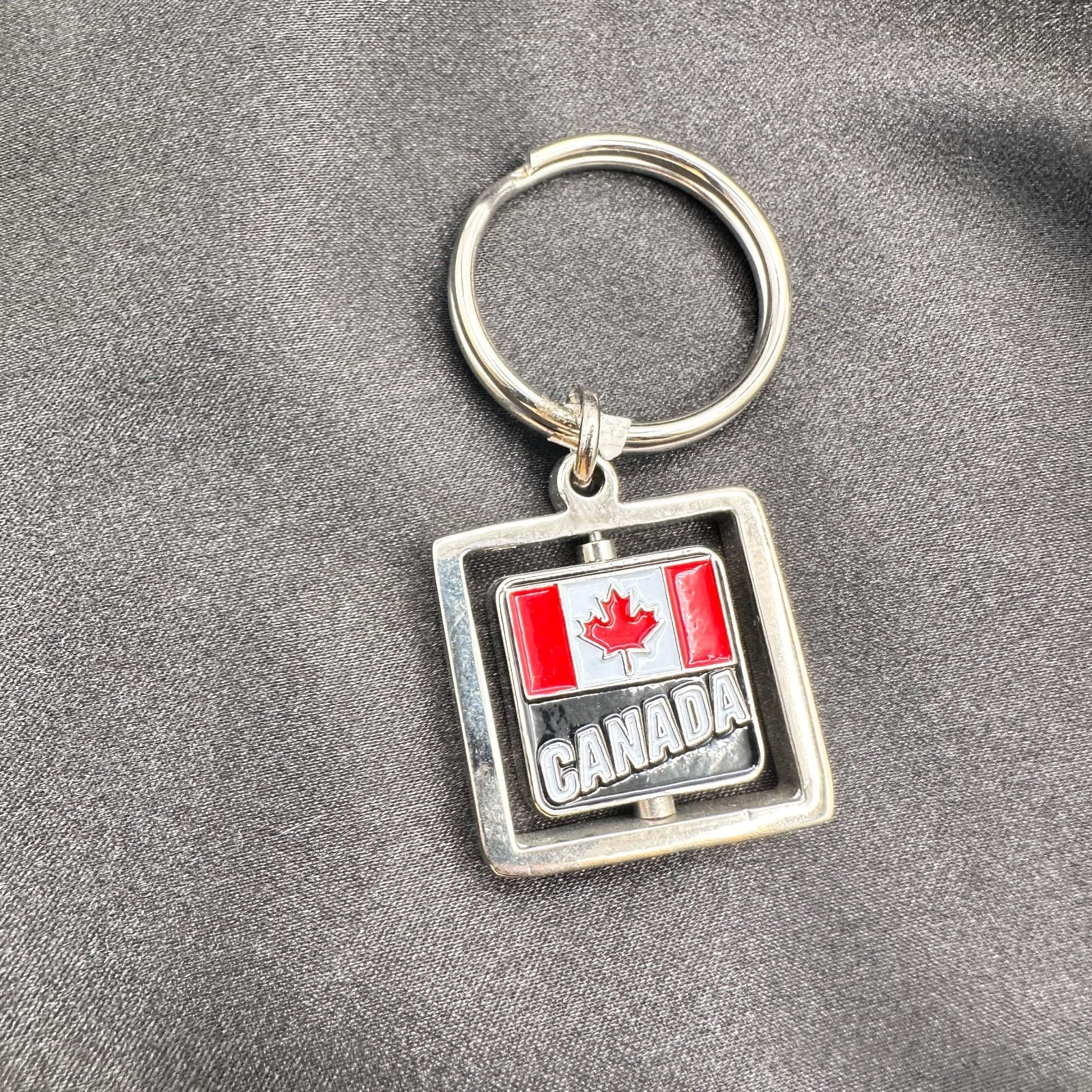 Vintage Y2K Waterton Lakes National Park Spinner Canada Flag Keychain - Thumbnail 7