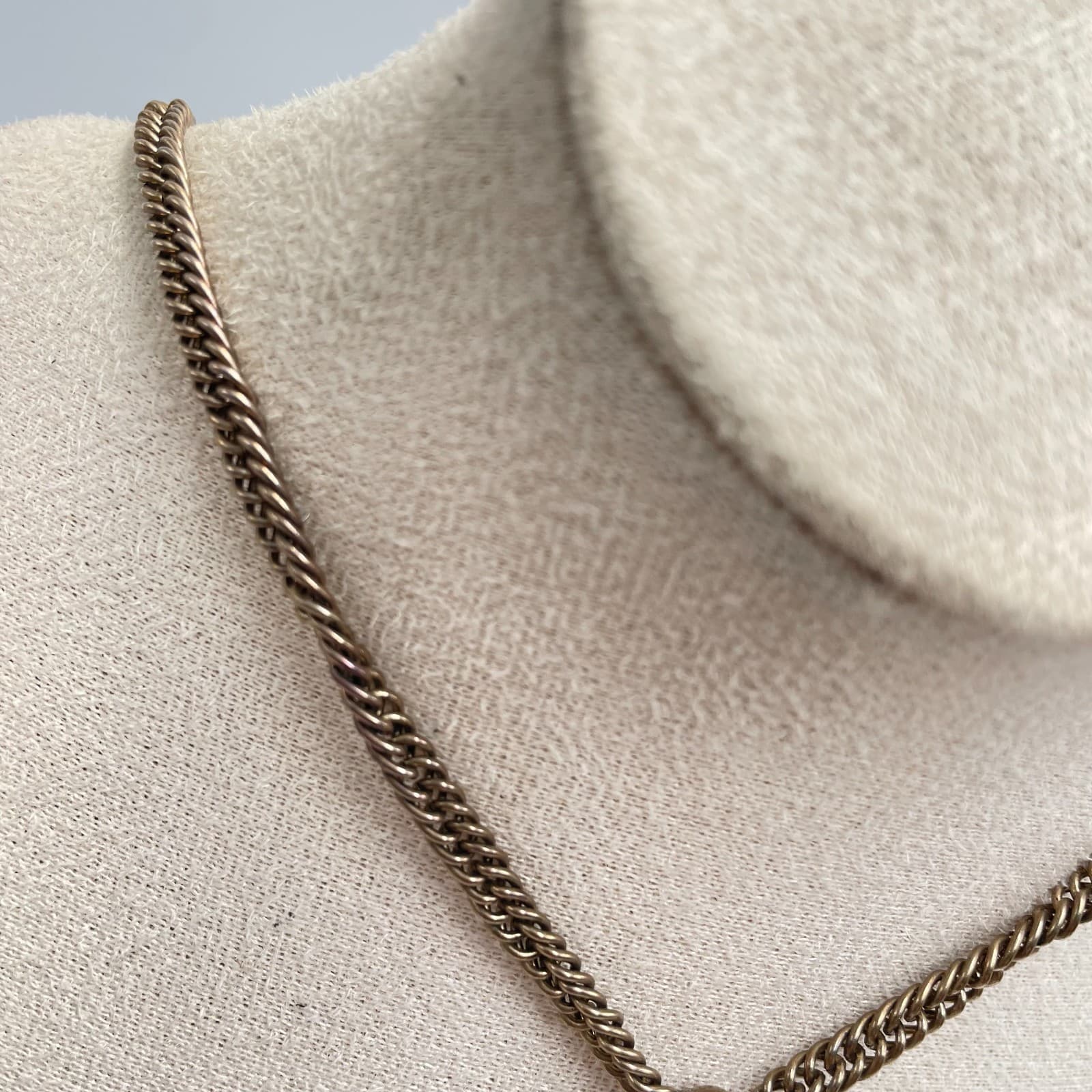 Vintage 90s Bronze Tone Etched Leaf Pendant Necklace Curb Chain Boho Jewelry - Thumbnail 4