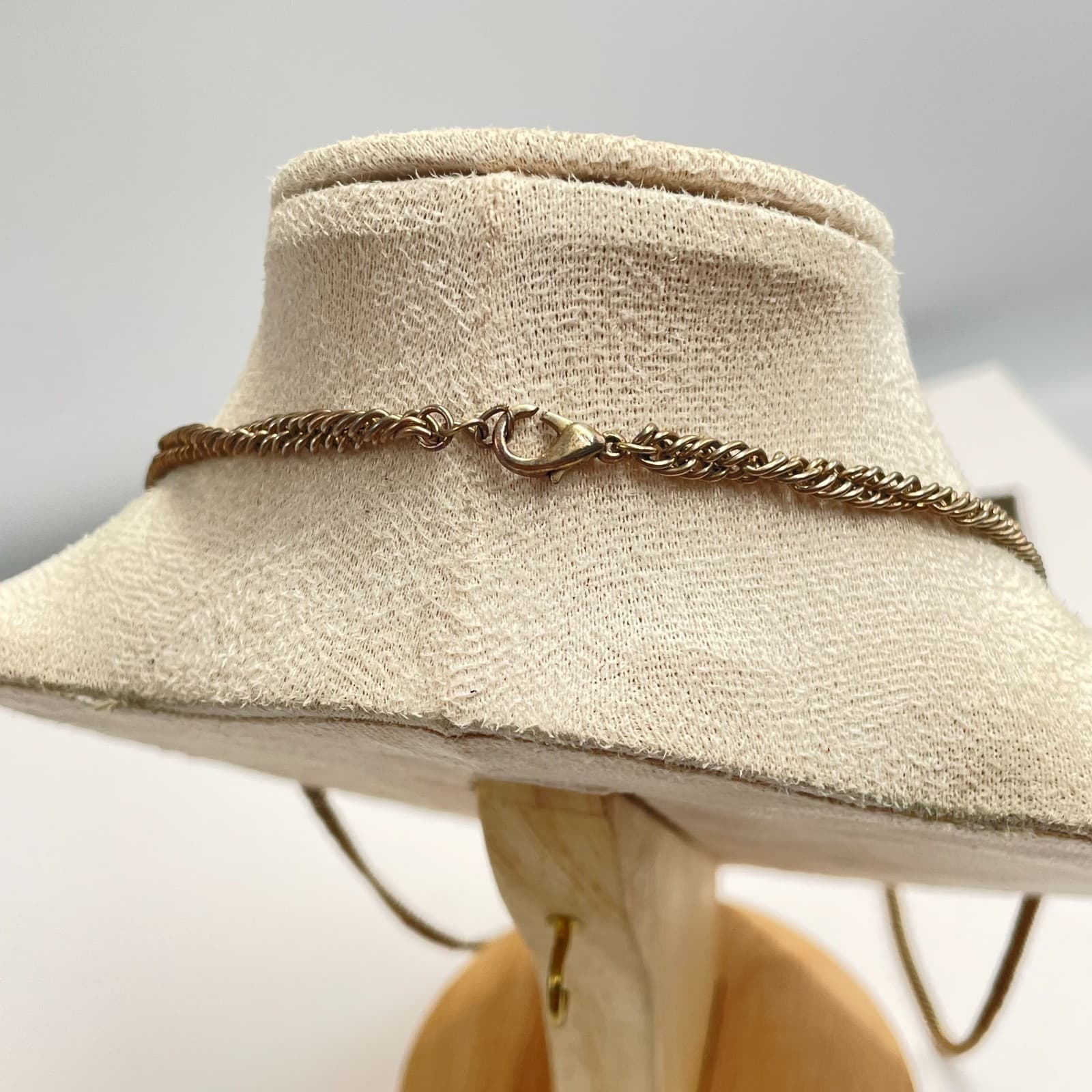 Vintage 90s Bronze Tone Etched Leaf Pendant Necklace Curb Chain Boho Jewelry - Thumbnail 6