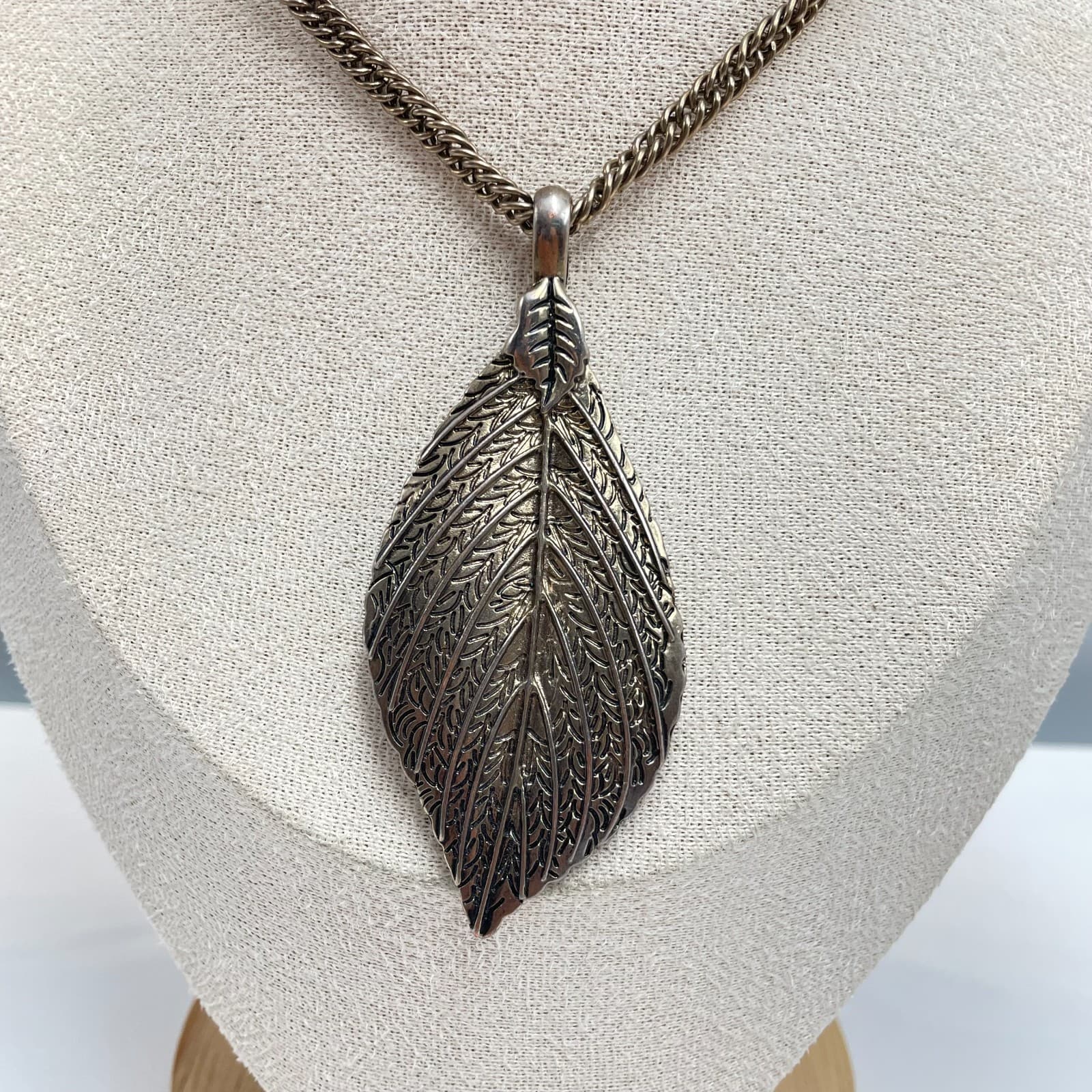 Vintage 90s Bronze Tone Etched Leaf Pendant Necklace Curb Chain Boho Jewelry - Image 1