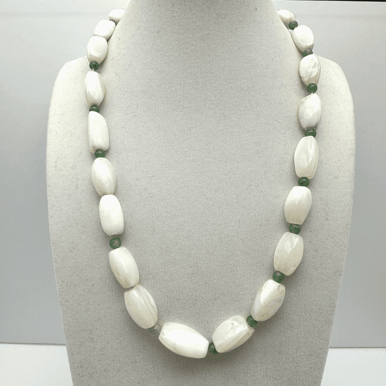Vintage White Shell Jade Bead Necklace Chunky Barrel Toggle Clasp Jewellery - Image 1