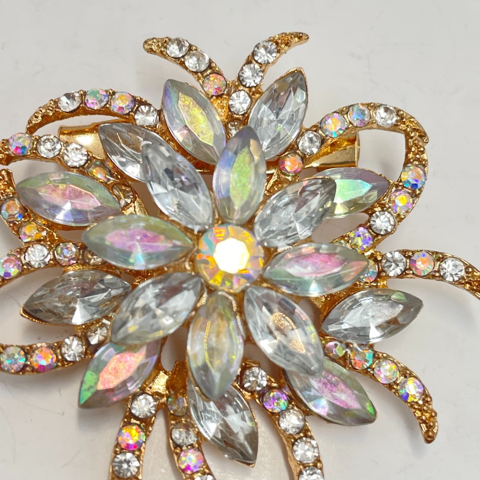 Vintage 90s Gold Tone Aurora Borealis White Glass Flower Brooch Pin Jewelry - Thumbnail 3