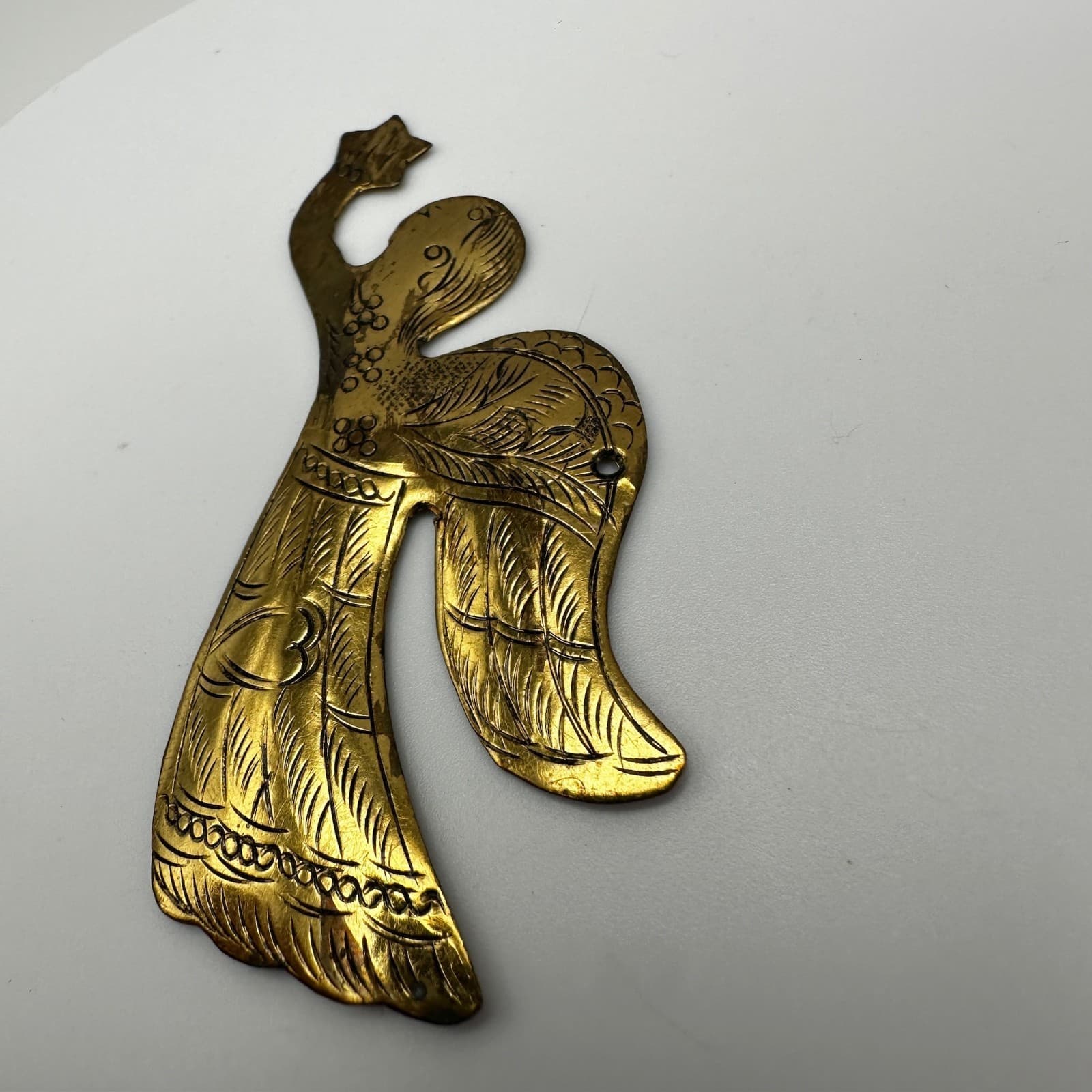 Vintage 70s Hammered Brass Angel Holding Star Ornament Art Christmas Jewelry - Thumbnail 4