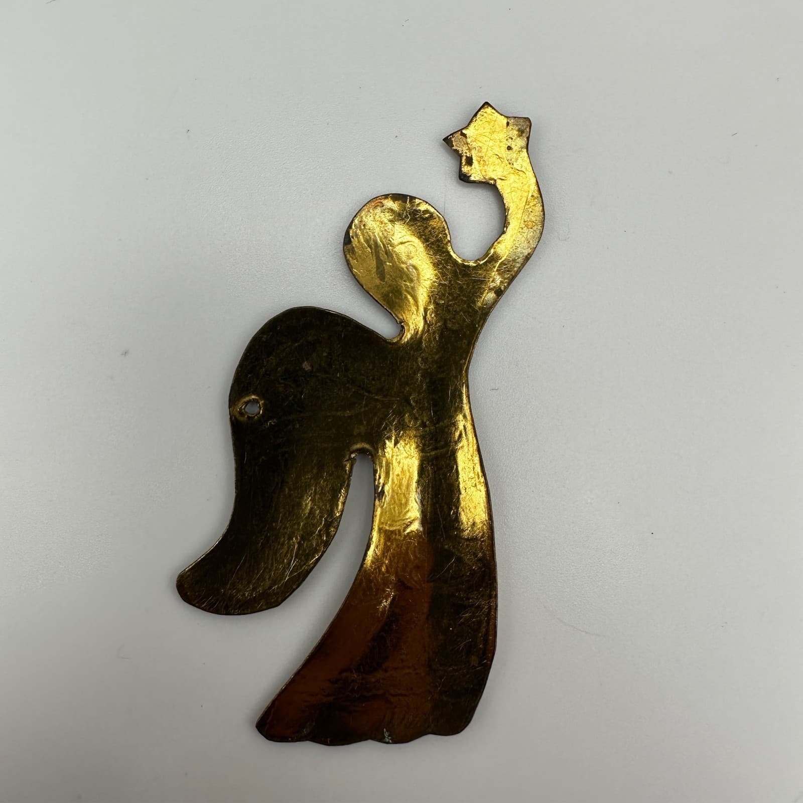 Vintage 70s Hammered Brass Angel Holding Star Ornament Art Christmas Jewelry - Thumbnail 5