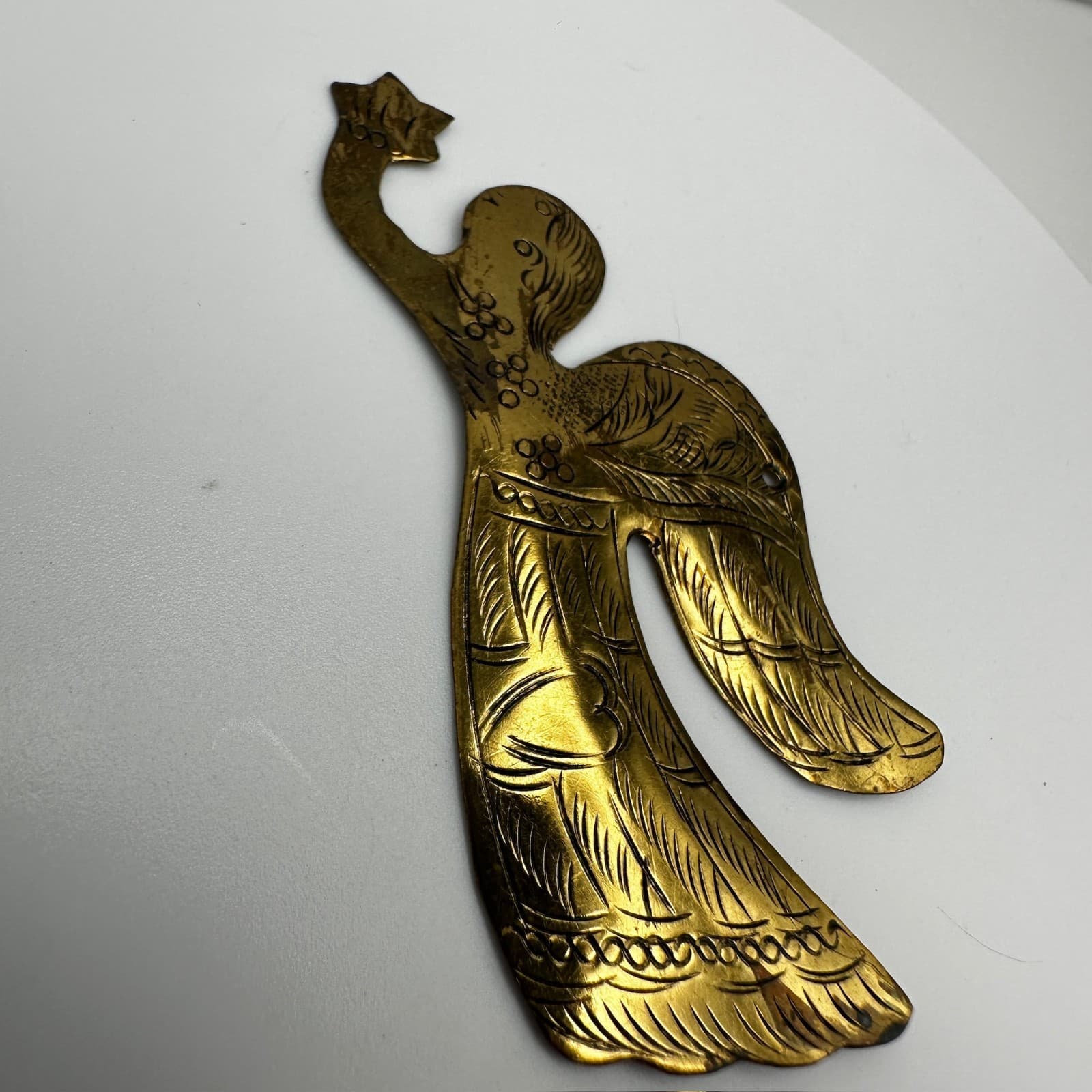 Vintage 70s Hammered Brass Angel Holding Star Ornament Art Christmas Jewelry - Thumbnail 3