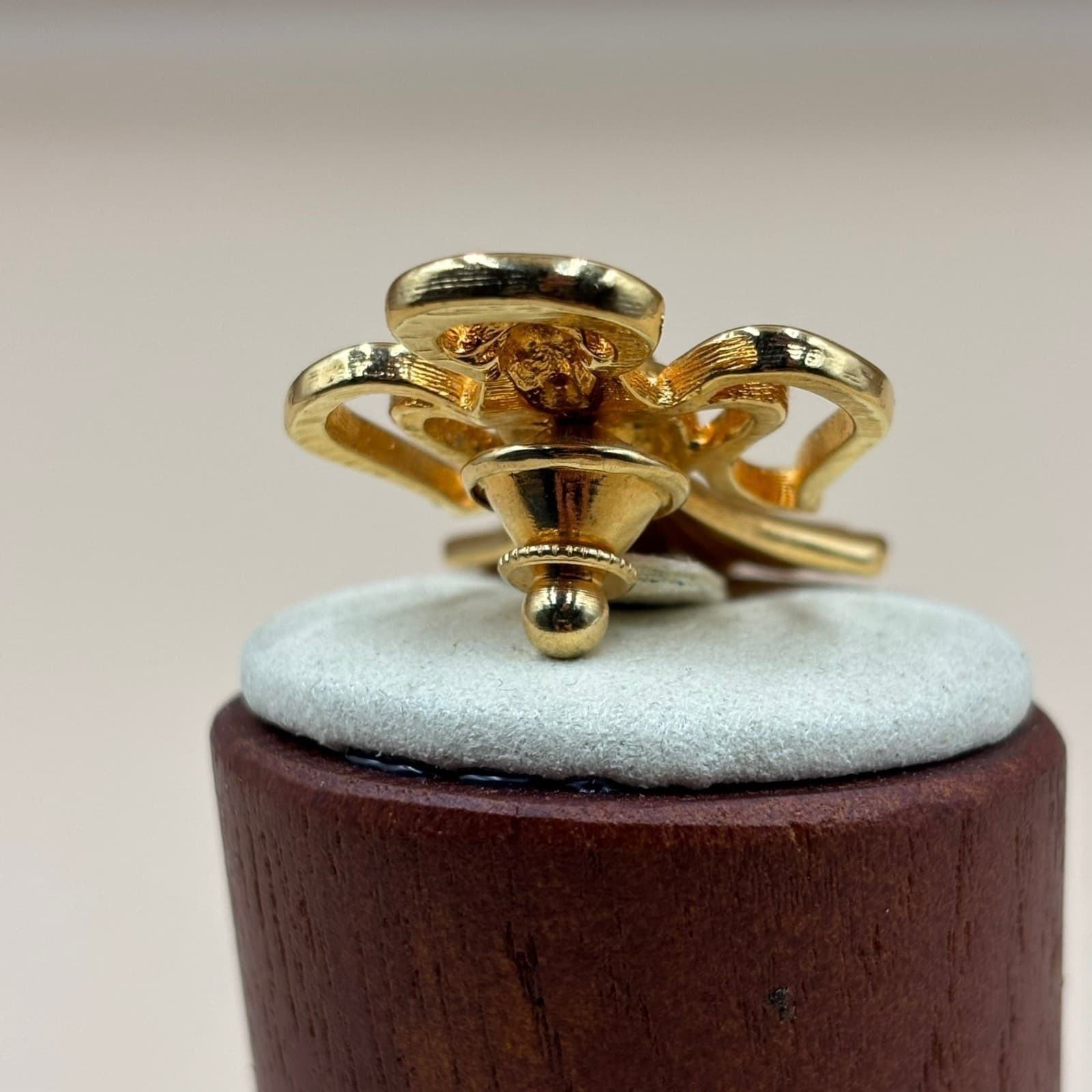 Vintage Praying Guardian Angel Singing Gold Tone Lapel Pin With Diamond - Thumbnail 2