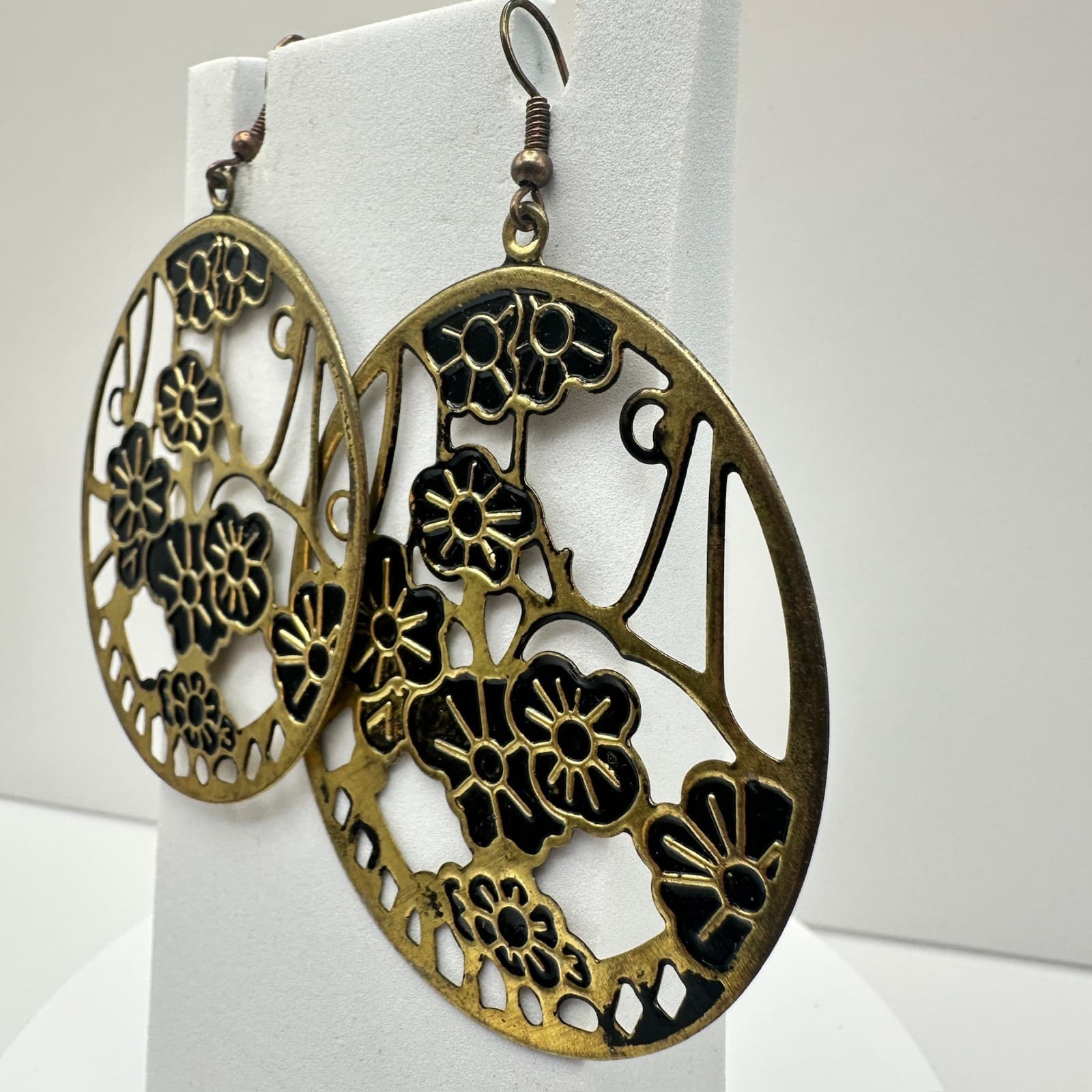 VTG Black Floral Openwork Dangle Earrings Gold Tone Women's Jewellery - Thumbnail 5