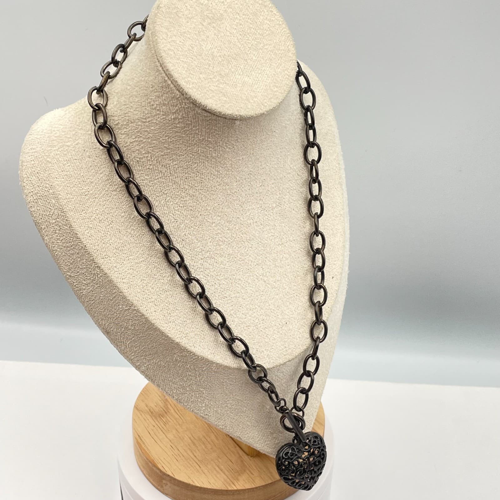 Vintage 90s Gunmetal Tone Filigree Oval Link Chain Heart Pendant Necklace - Thumbnail 4