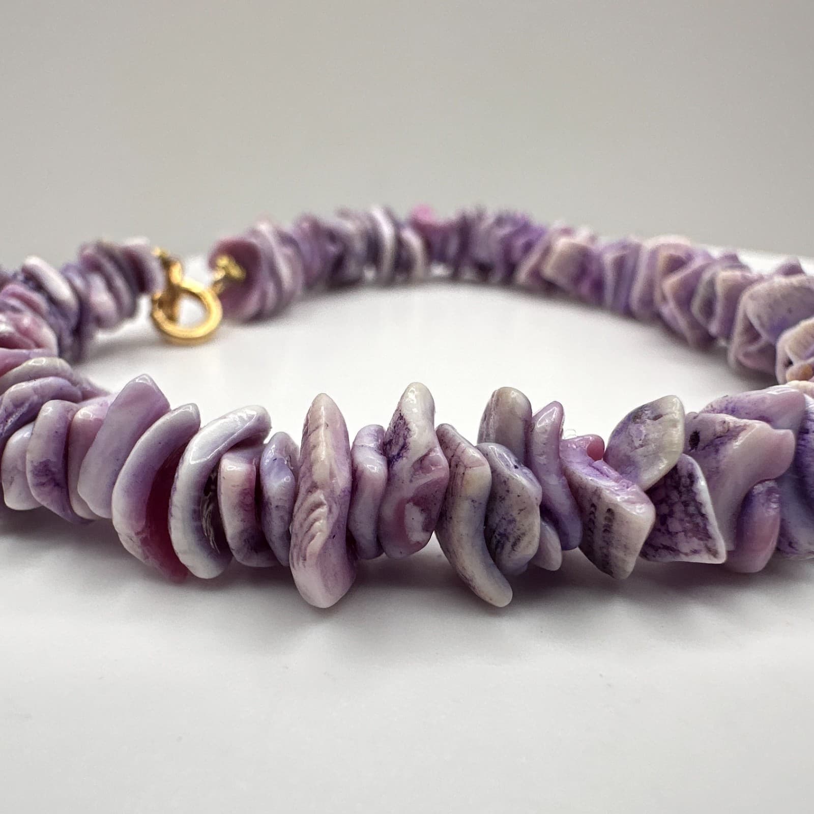 Vintage 90s Purple Shell Chip Heishe Bracelet Gold Tone Boho Women's Jewelry - Thumbnail 5