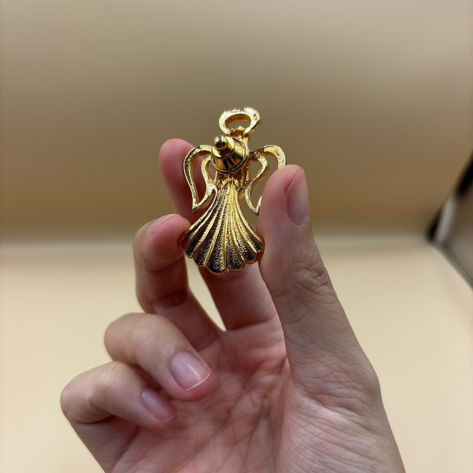 Vintage Praying Guardian Angel Singing Gold Tone Lapel Pin With Diamond - Thumbnail 3