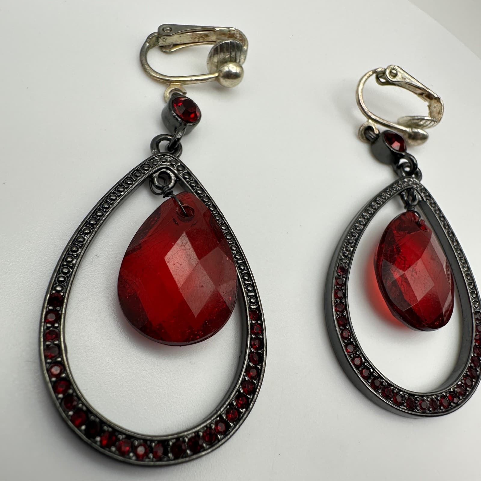 Vintage 80s Teardrop Drop Dangle Earrings Red Rhinestone Gun Women's Jewelry - Thumbnail 4