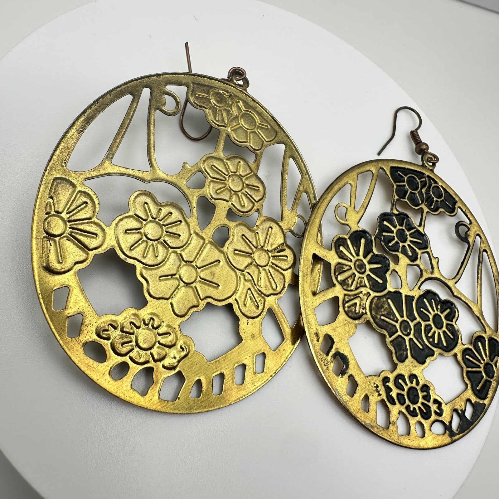 VTG Black Floral Openwork Dangle Earrings Gold Tone Women's Jewellery - Thumbnail 7