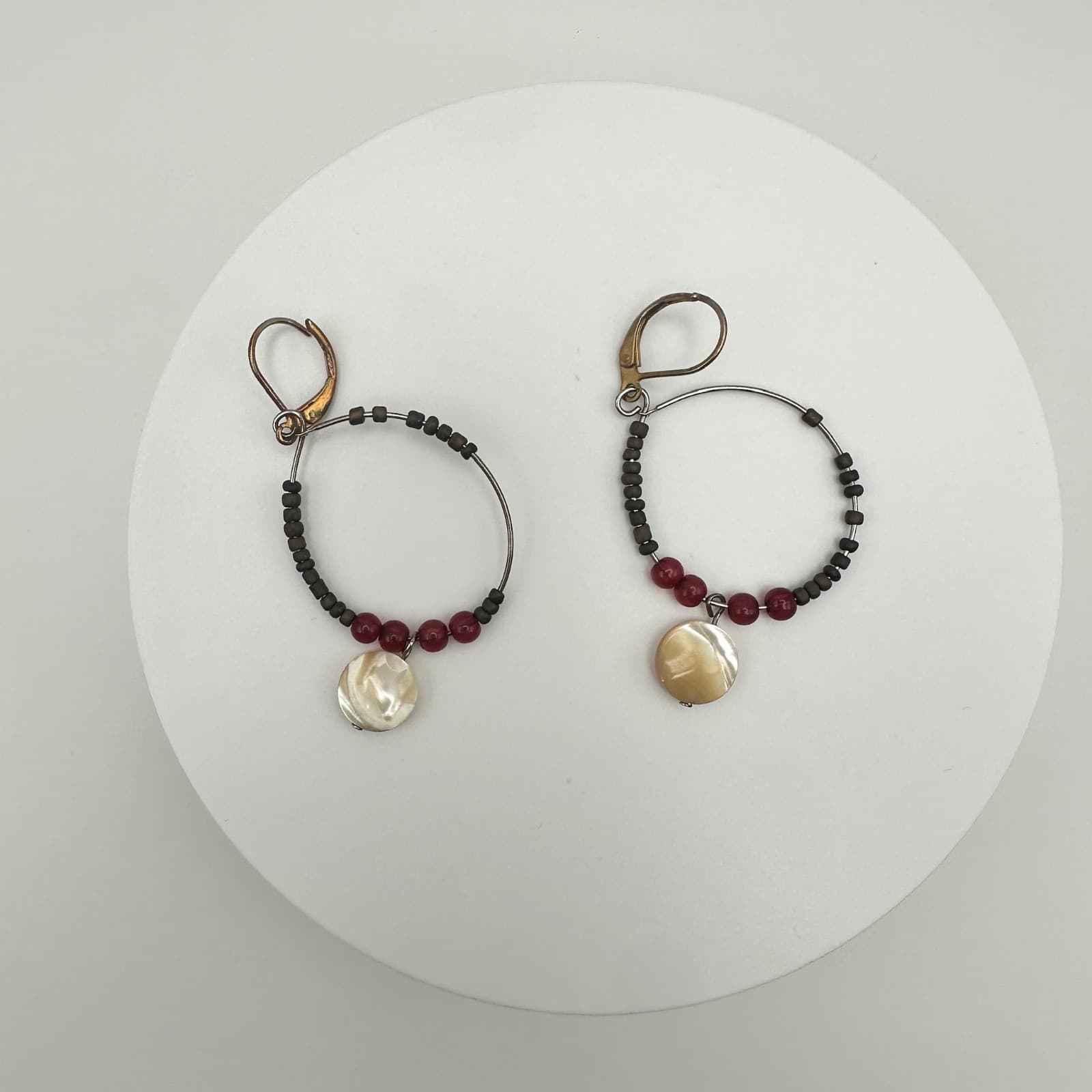 VTG Handmade Boho Black Wood Bead MOP Shell Dangle Earrings Gold Tone - Thumbnail 4