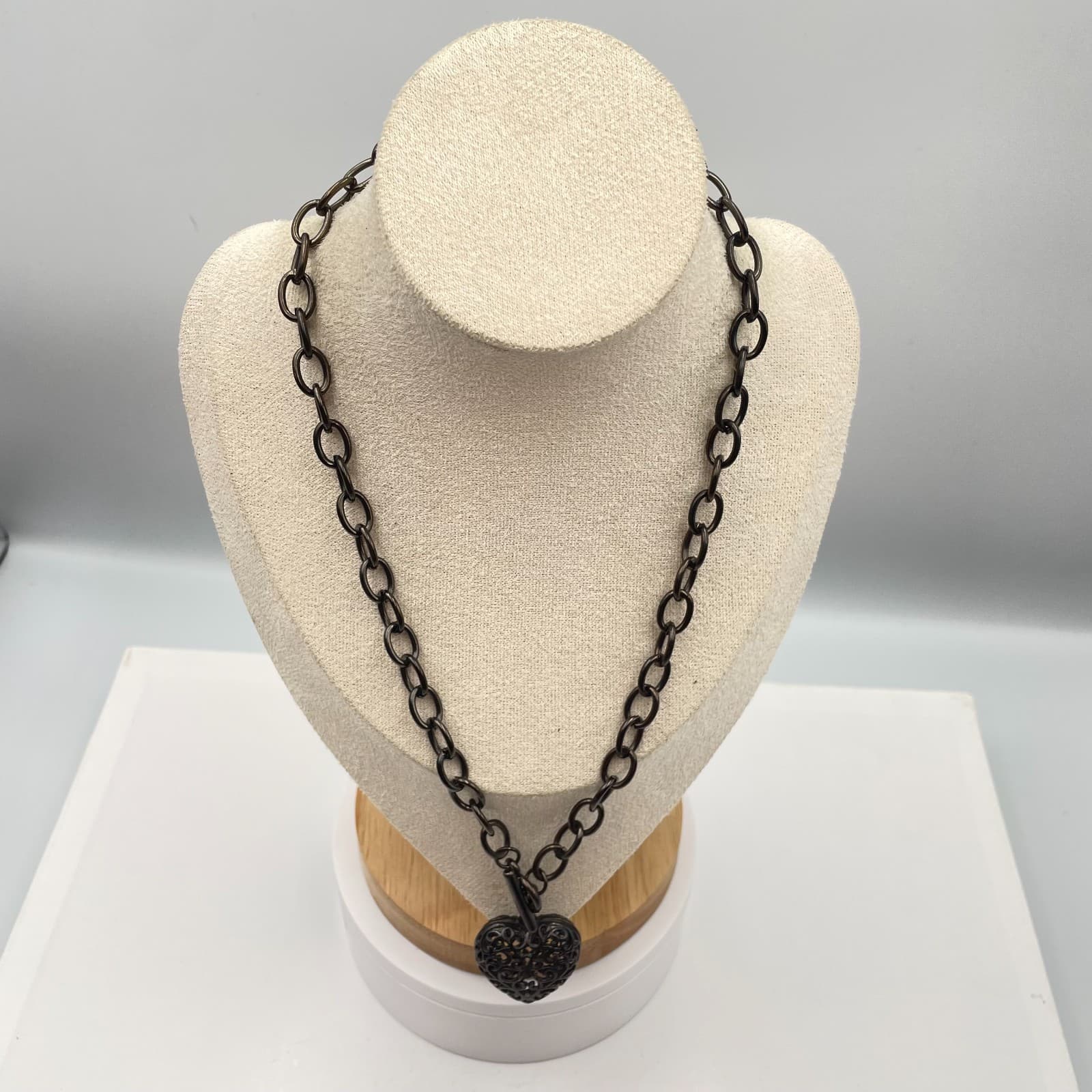 Vintage 90s Gunmetal Tone Filigree Oval Link Chain Heart Pendant Necklace - Thumbnail 3