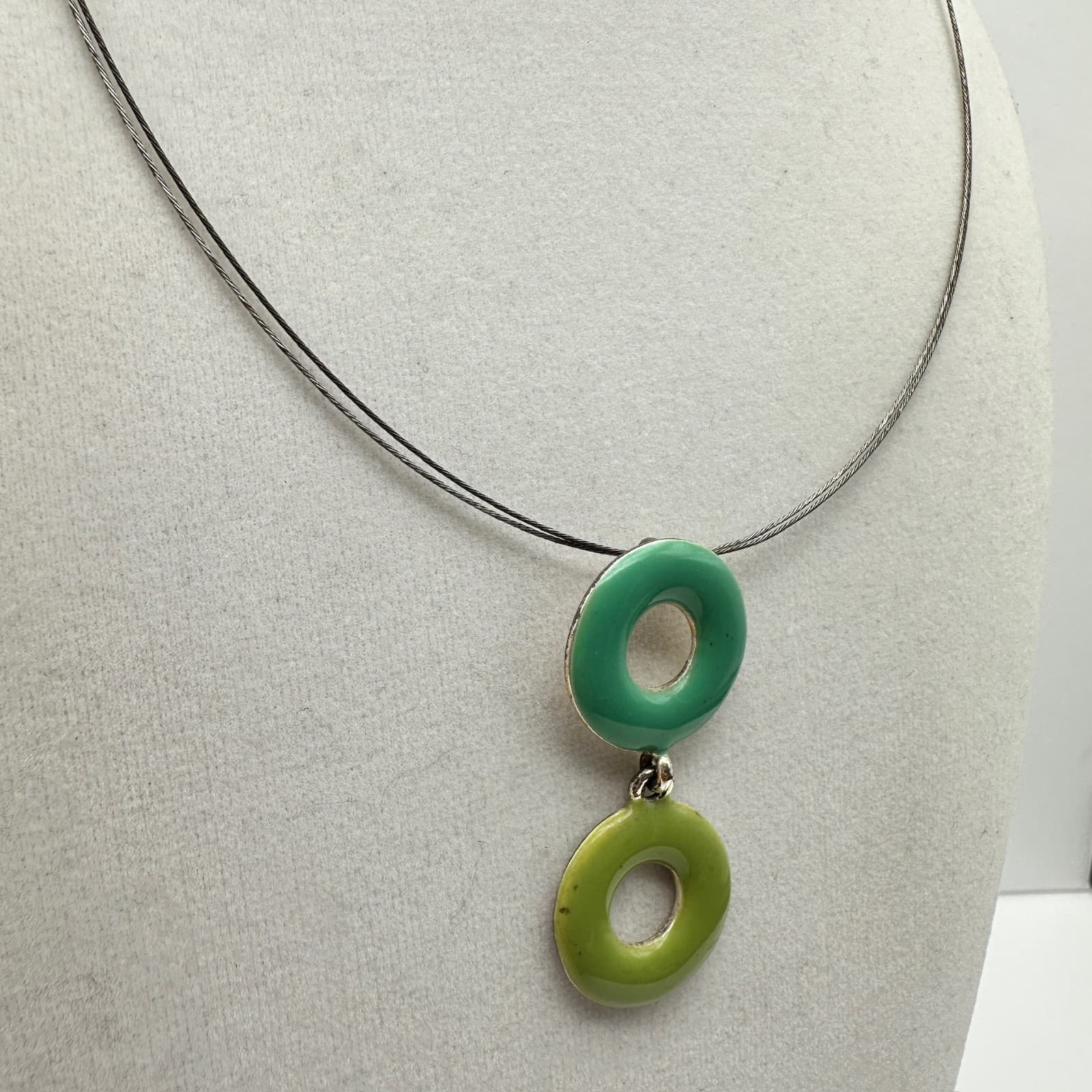 Vintage Green Enamel Double Ring Pendant Necklace Dark Wire Women's Jewellery - Thumbnail 3