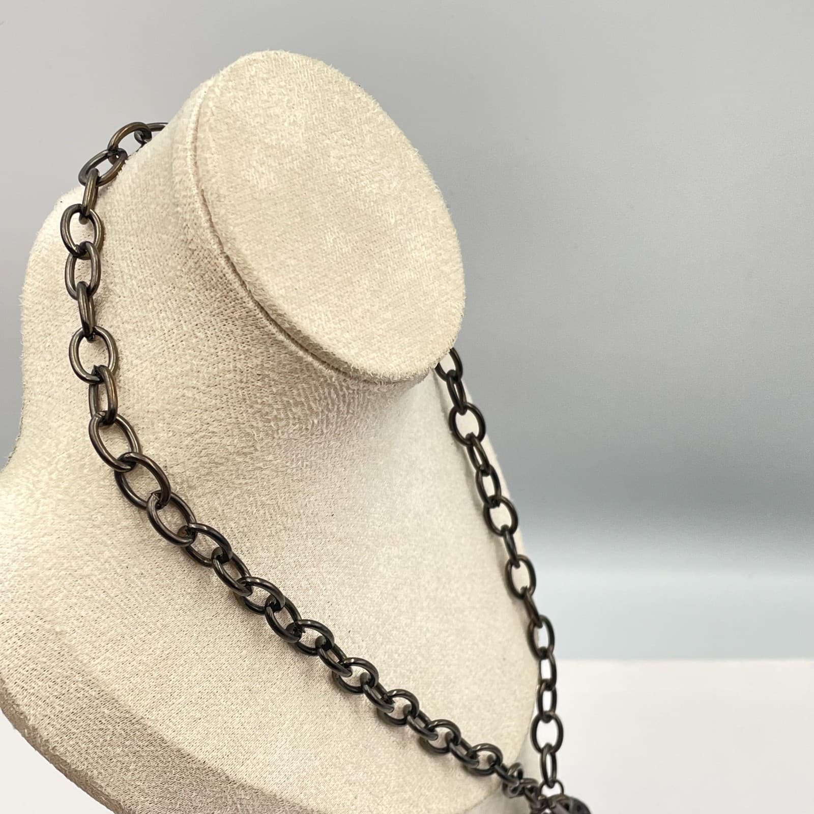 Vintage 90s Gunmetal Tone Filigree Oval Link Chain Heart Pendant Necklace - Thumbnail 5