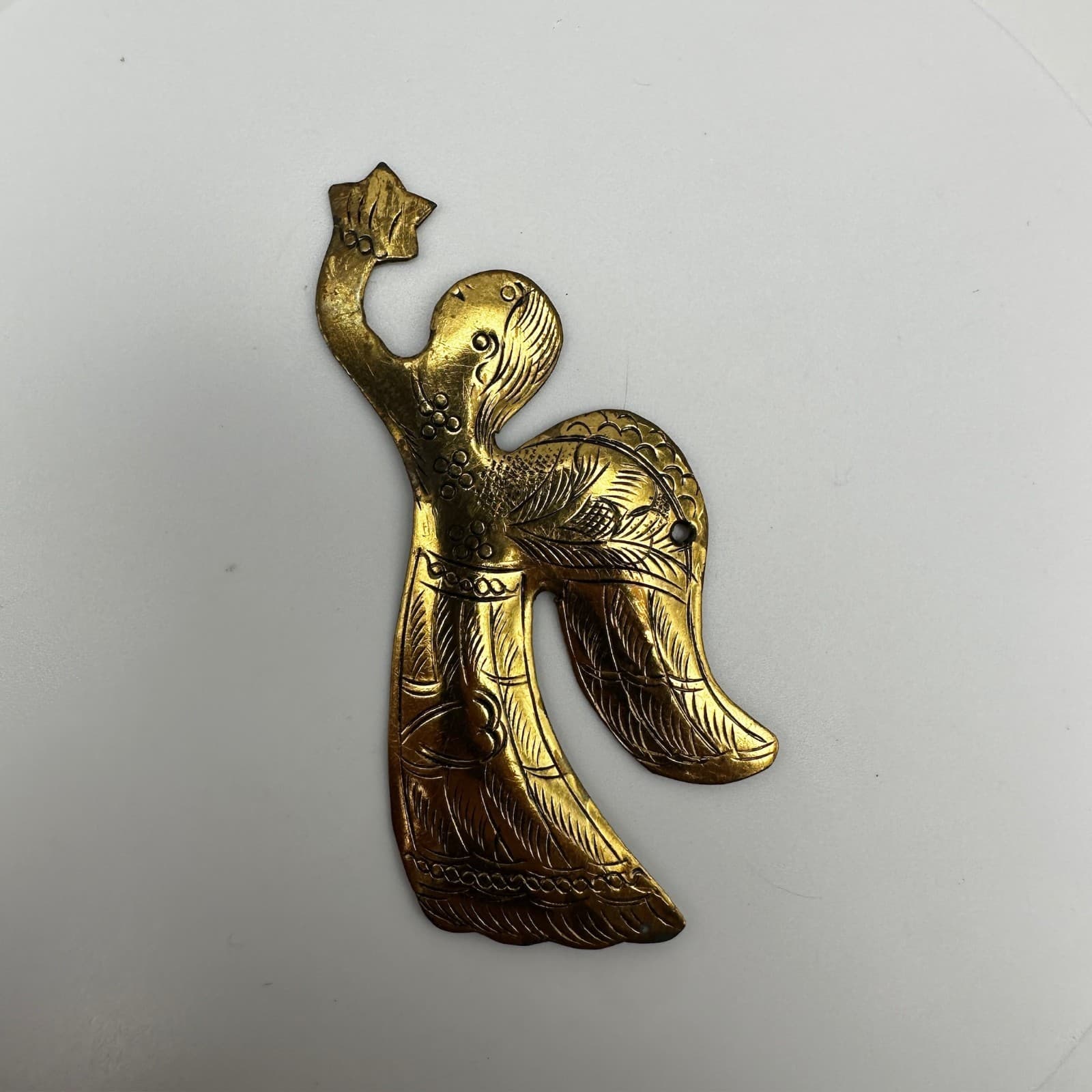 Vintage 70s Hammered Brass Angel Holding Star Ornament Art Christmas Jewelry - Thumbnail 2