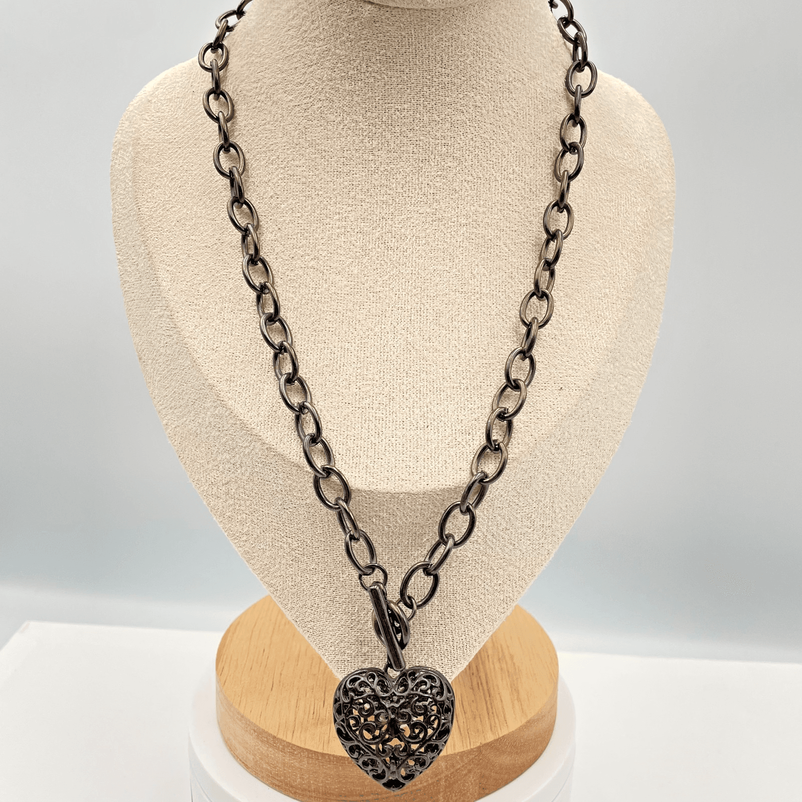 Vintage 90s Gunmetal Tone Filigree Oval Link Chain Heart Pendant Necklace - Thumbnail 2