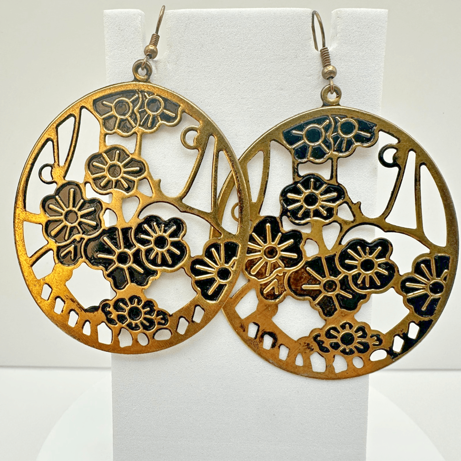 VTG Black Floral Openwork Dangle Earrings Gold Tone Women's Jewellery - Thumbnail 2