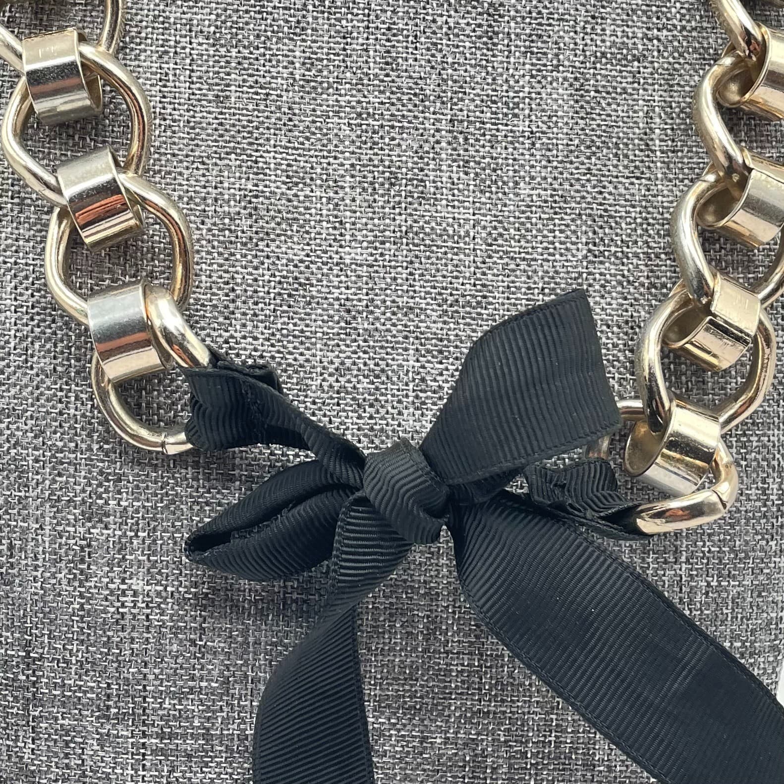 Vintage 90s Chunky Gold Tone Chain Necklace Black Ribbon Bow Accent Jewelry - Thumbnail 5