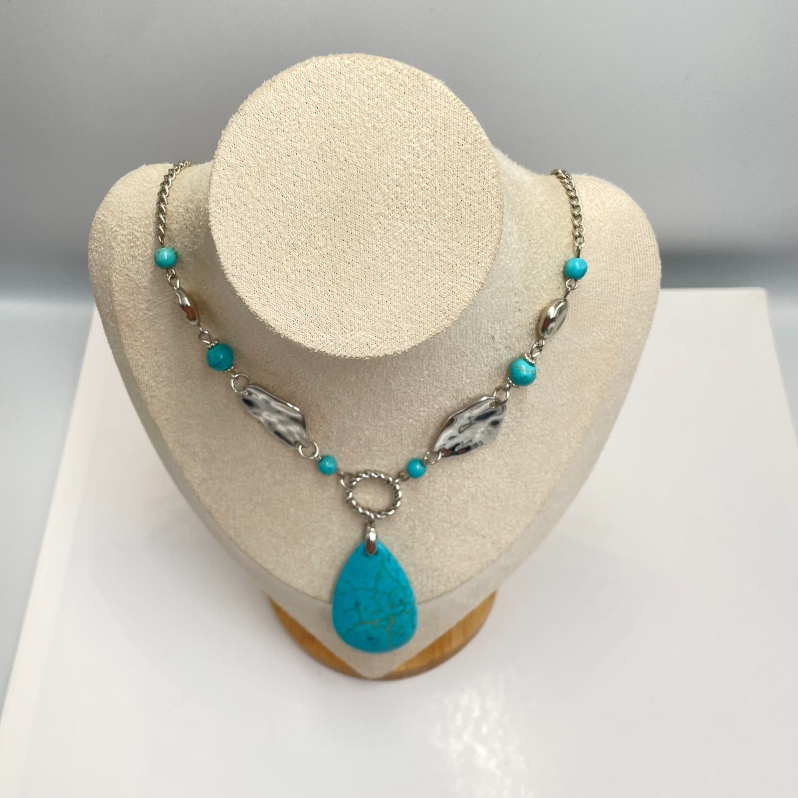 Vintage 90s Blue Faux Turquoise Teardrop Pendant Silver Tone Necklace Boho Style - Thumbnail 2