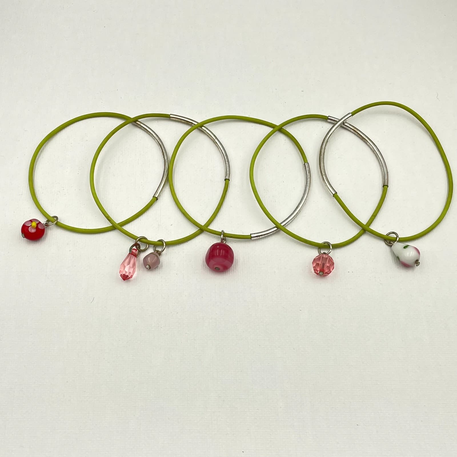 Vintage Y2K Lime Green Rubber Floral Charms Beaded Silver Tone Wire Bangle Set - Thumbnail 4