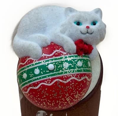 Vintage Avon Flocked White Cat Christmas Ornament Brooch Pin Musical 90s - Image 1