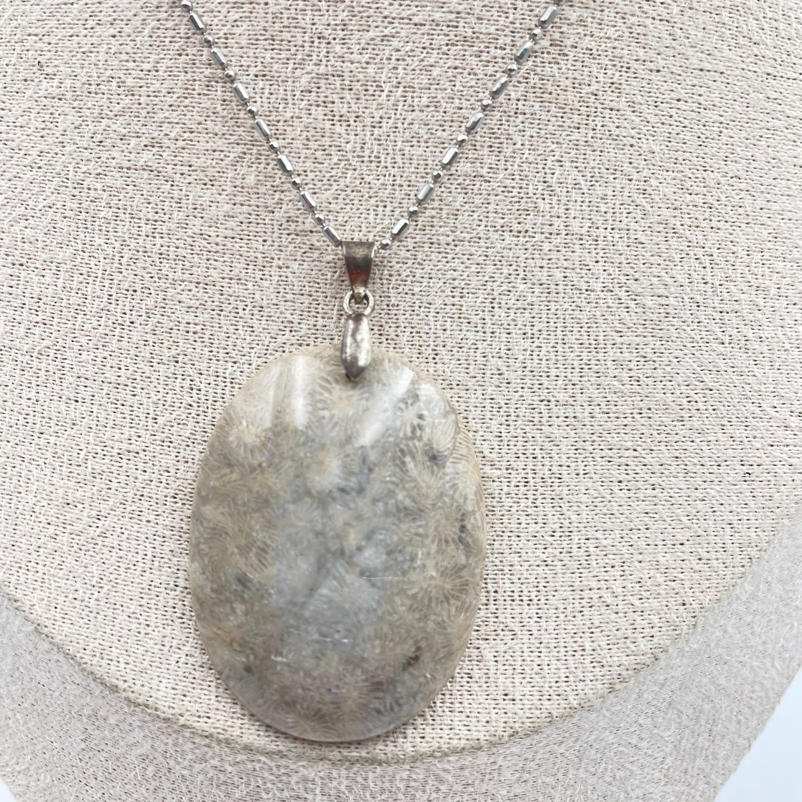 Vintage Natural Agatized Fossil Coral Oval Pendant Necklace Bar Bead Chain Gift - Image 1