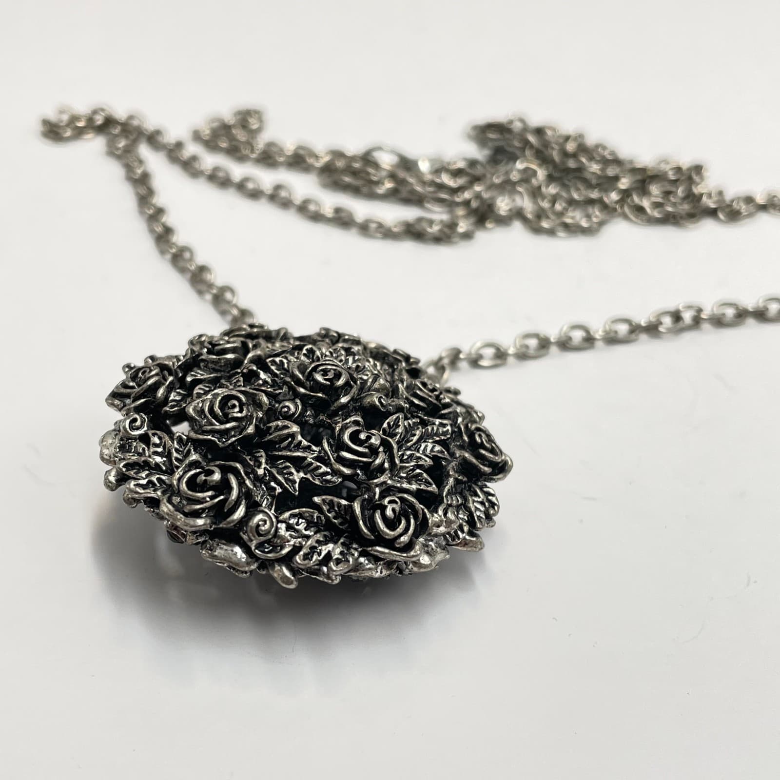 Vintage 90s Silver Tone Floral Rose Cluster Pendant Necklace Glass Rhinestone - Thumbnail 7