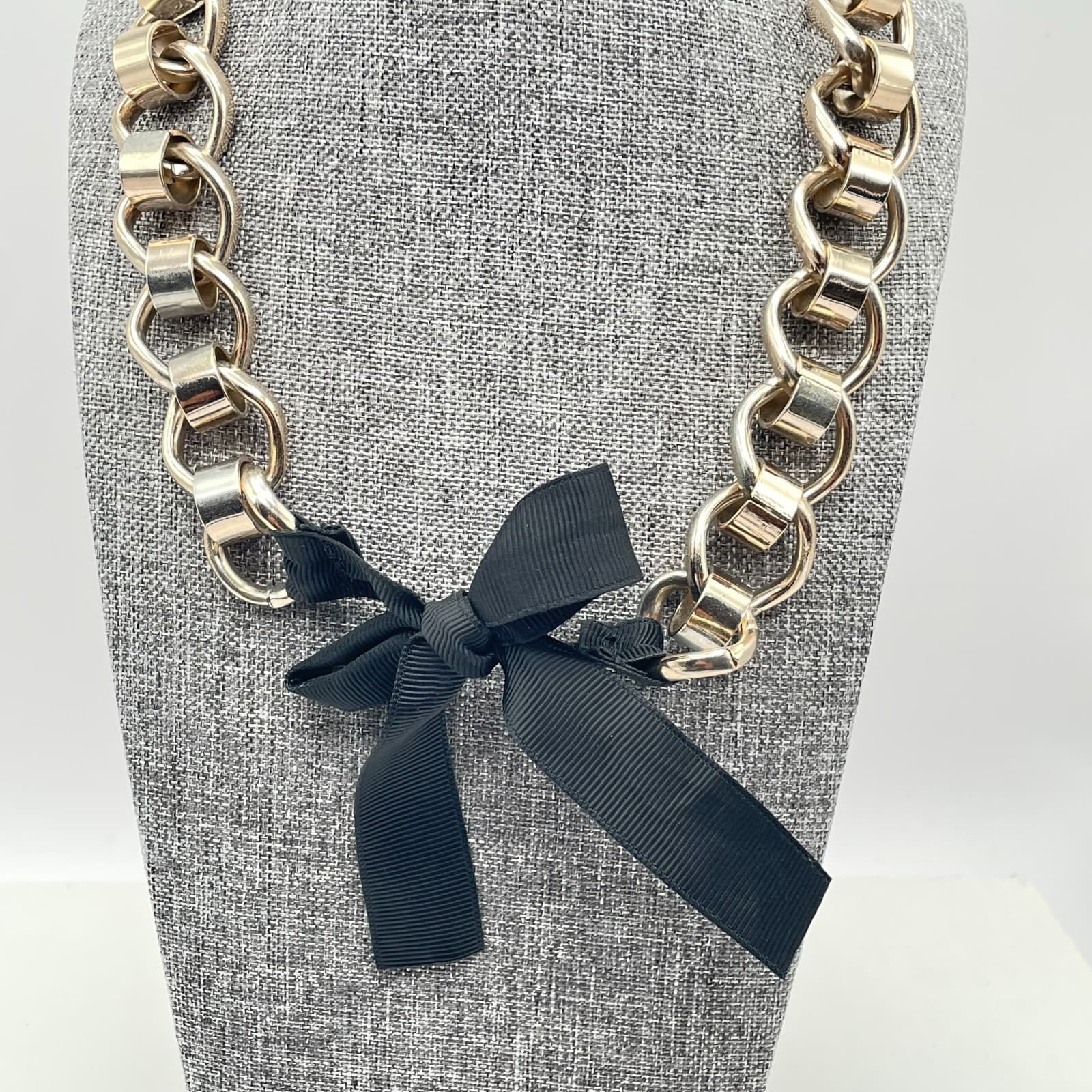 Vintage 90s Chunky Gold Tone Chain Necklace Black Ribbon Bow Accent Jewelry - Thumbnail 3