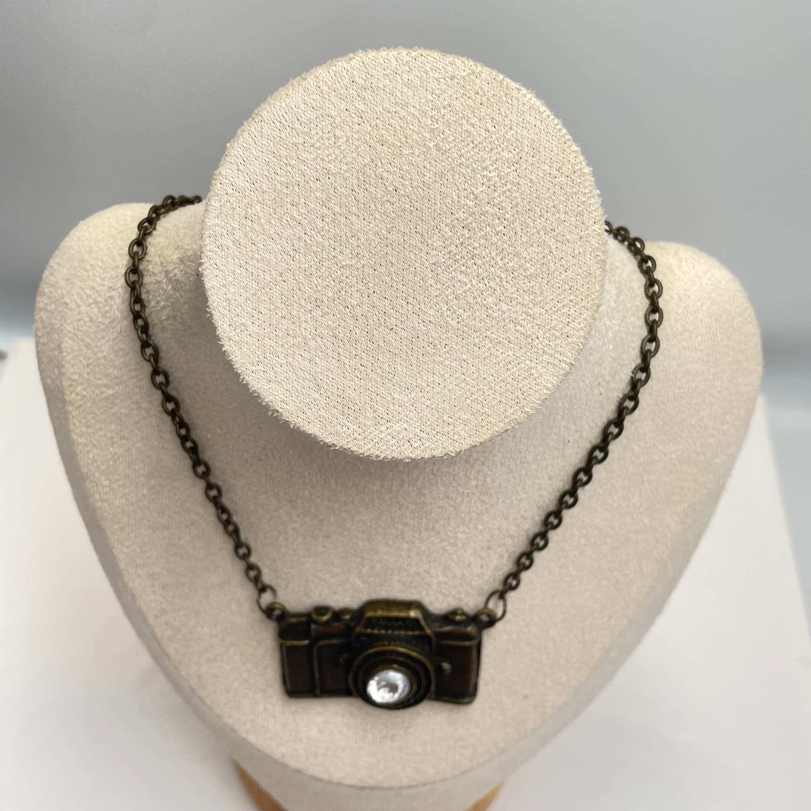 Vintage 90s Camera Pendant Necklace Bronze Tone Glass Stone Photographer Gift - Thumbnail 3