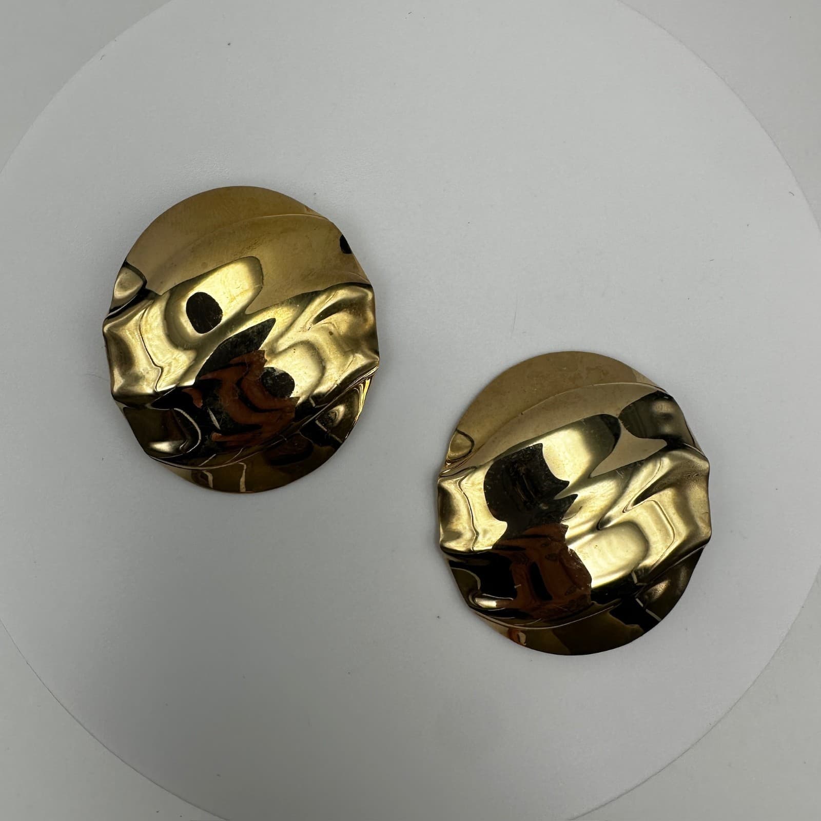 Vintage 90s Gold Tone Wavy Oval strand Brutalist Earrings Chunky Clip On Jewelry - Thumbnail 2