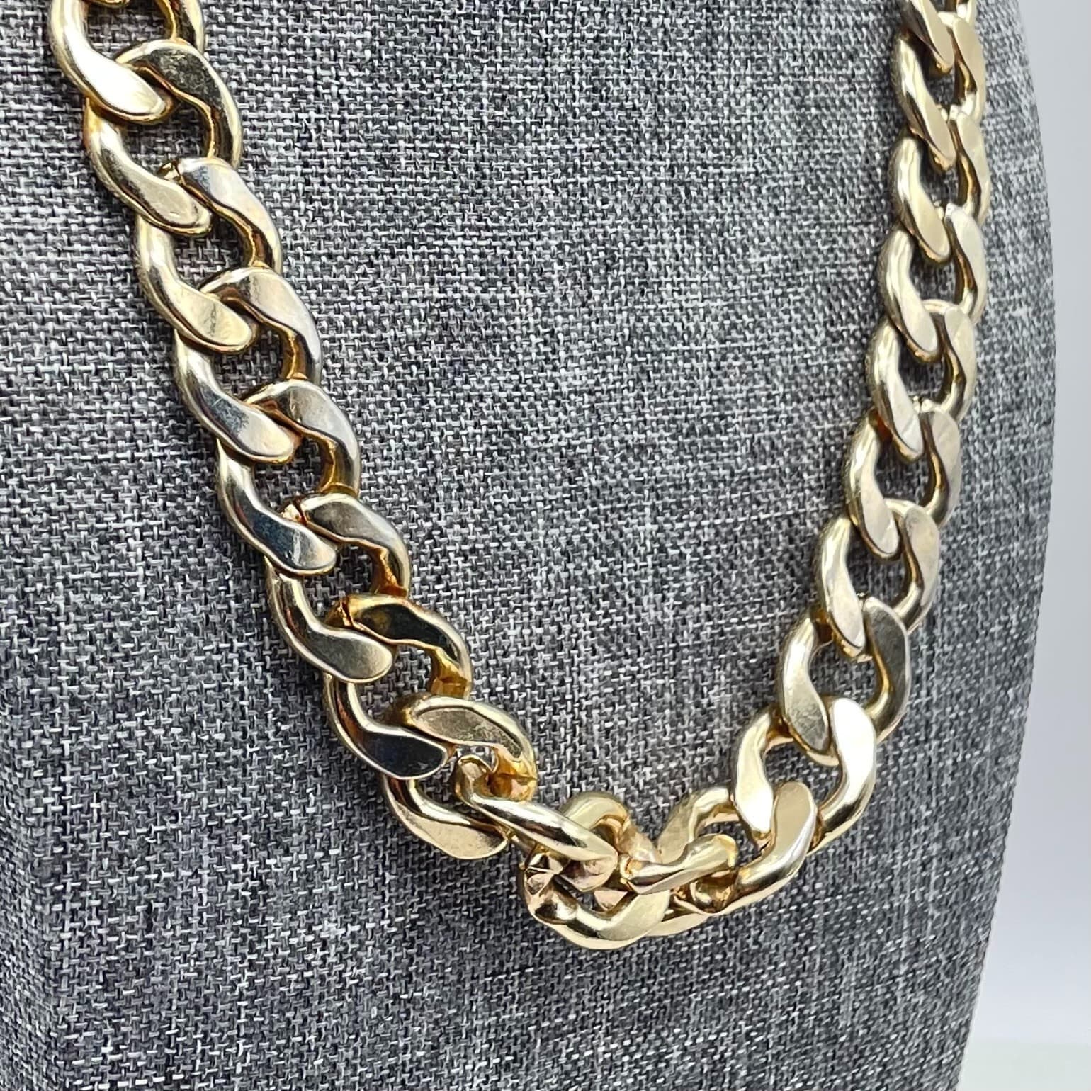 Vintage 90s Chunky Gold Tone Curb Chain Necklace Statement Adjustable Jewelry - Thumbnail 4