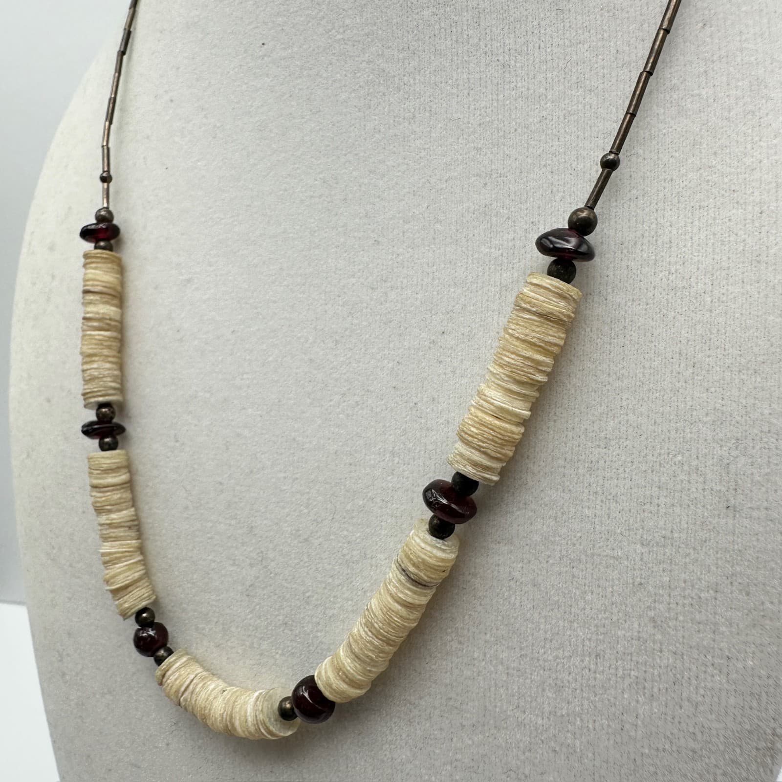 Vintage Off-White Shell Heishi Necklace Red Glass Beaded Women's Jewellery - Thumbnail 3