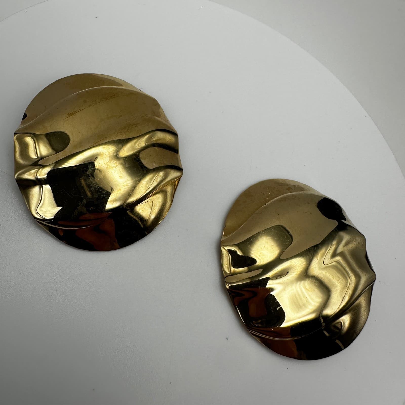 Vintage 90s Gold Tone Wavy Oval strand Brutalist Earrings Chunky Clip On Jewelry - Thumbnail 3