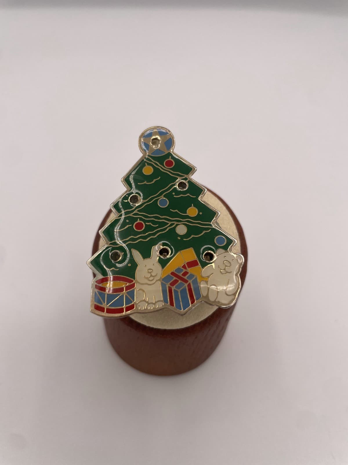 Vintage Christmas Tree Light Up Brooch Pin Toys Presents Enamel Silver Tone - Thumbnail 3