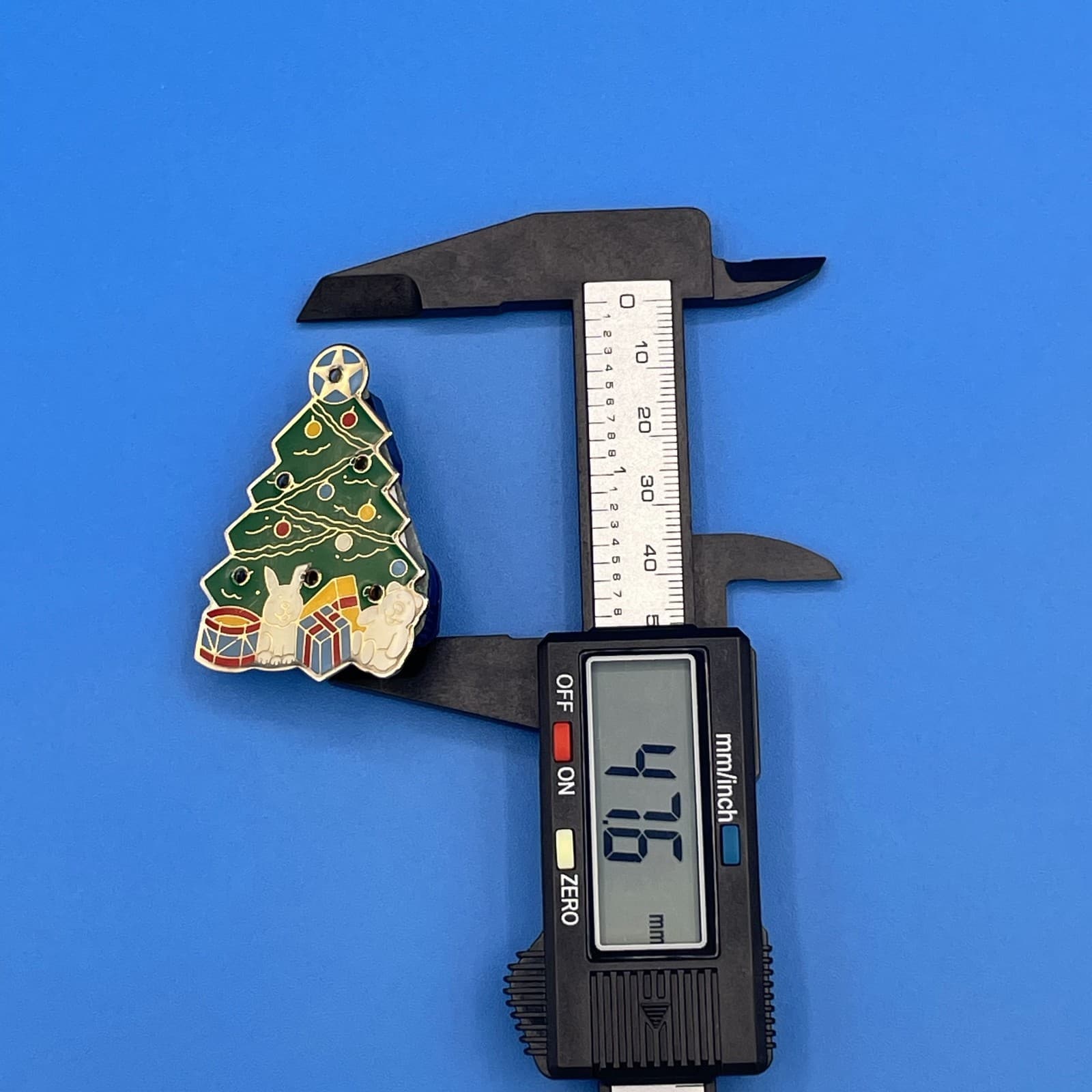 Vintage Christmas Tree Light Up Brooch Pin Toys Presents Enamel Silver Tone - Thumbnail 2