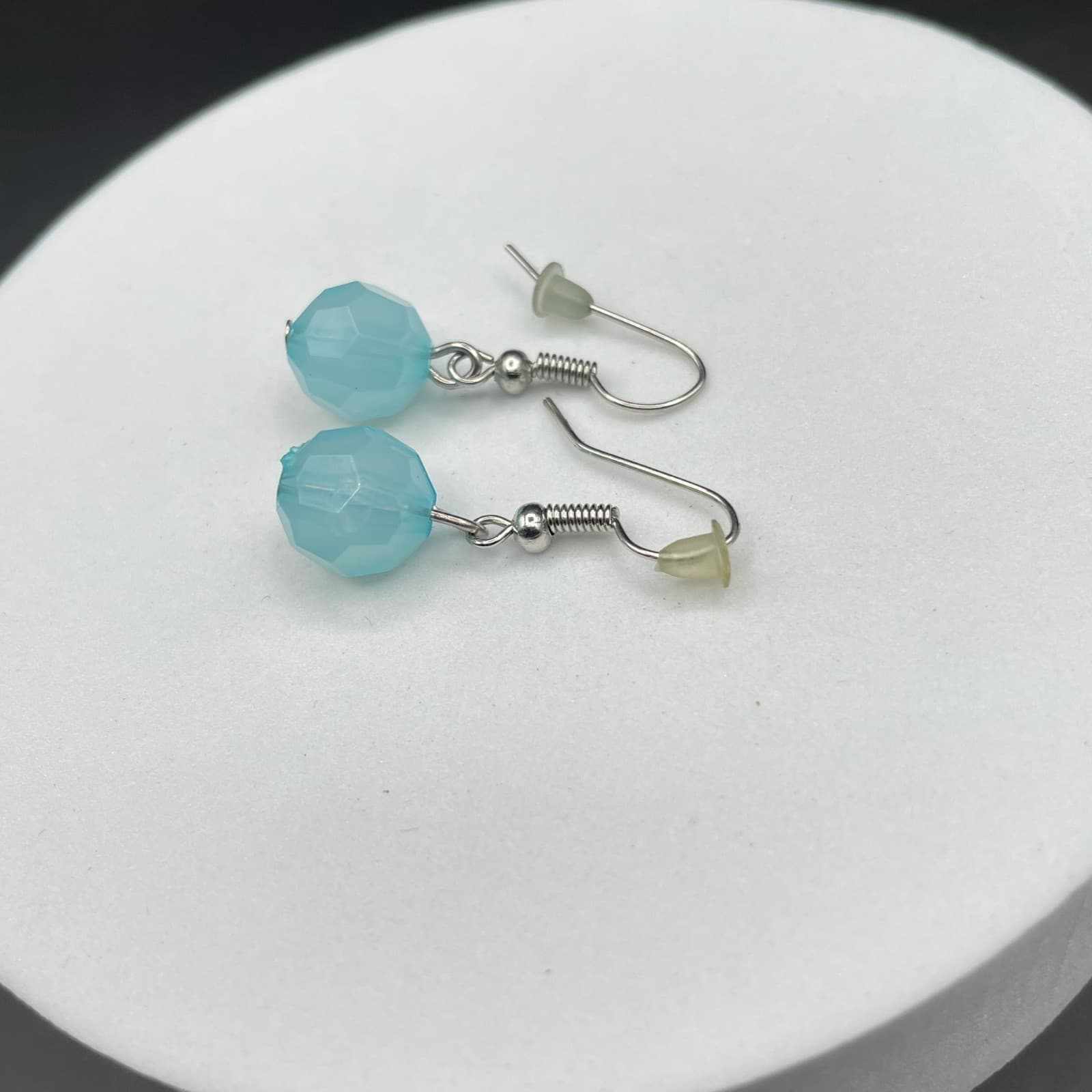 Vintage Silver-Tone Blue Translucent Plastic Faceted Bead Dangle Earrings - Thumbnail 4