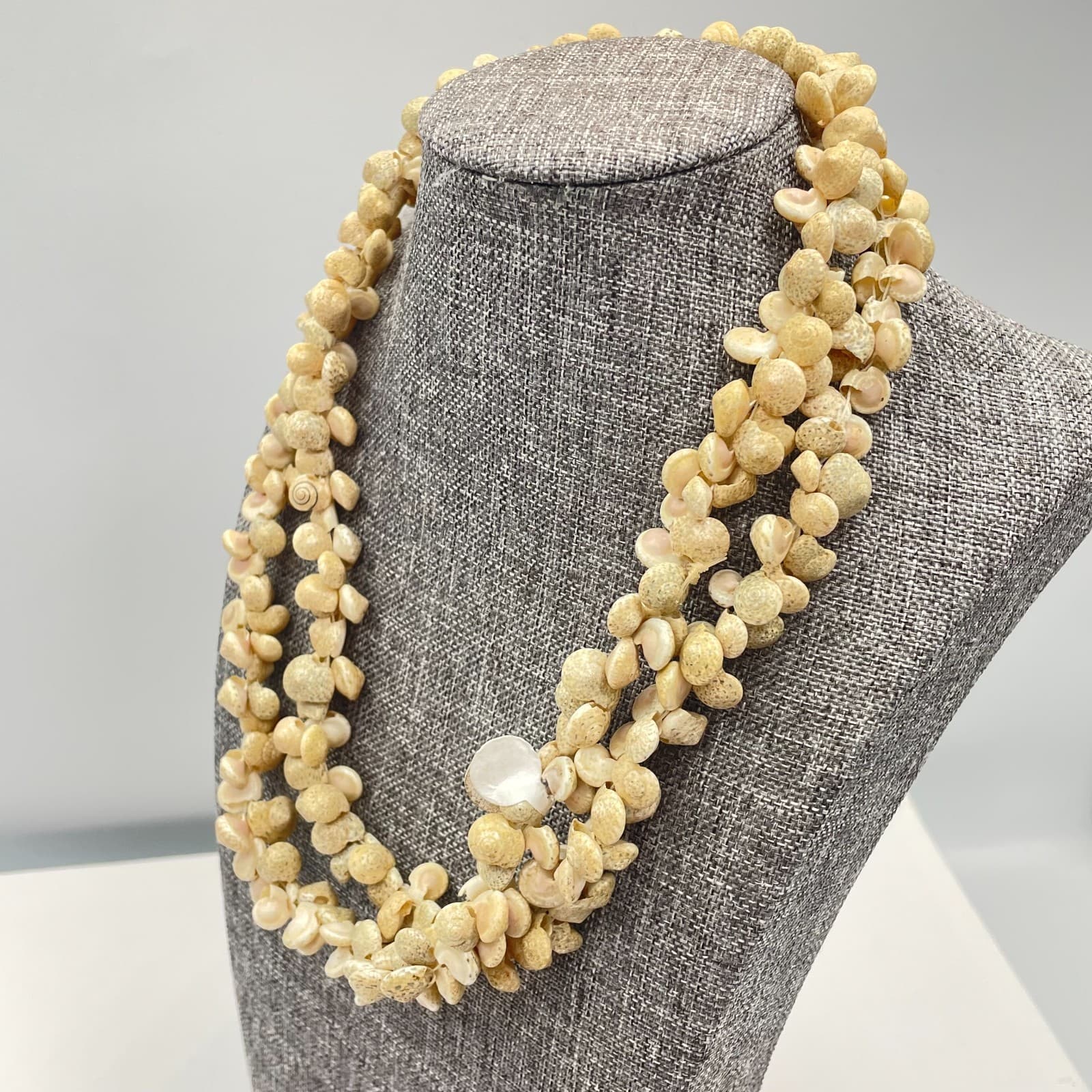 Vintage 80s Cream Shell Lei Strand Necklace Boho Classic Fashion Women's Jewelry - Thumbnail 3