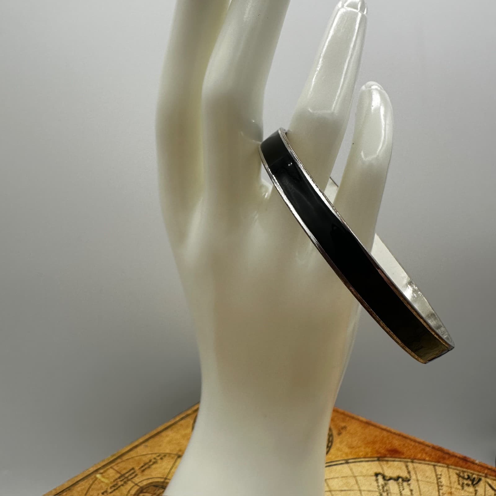 Vintage Sleek Silver-Tone Black Enamel Bangle Minimalist Classic Bracelet - Thumbnail 2