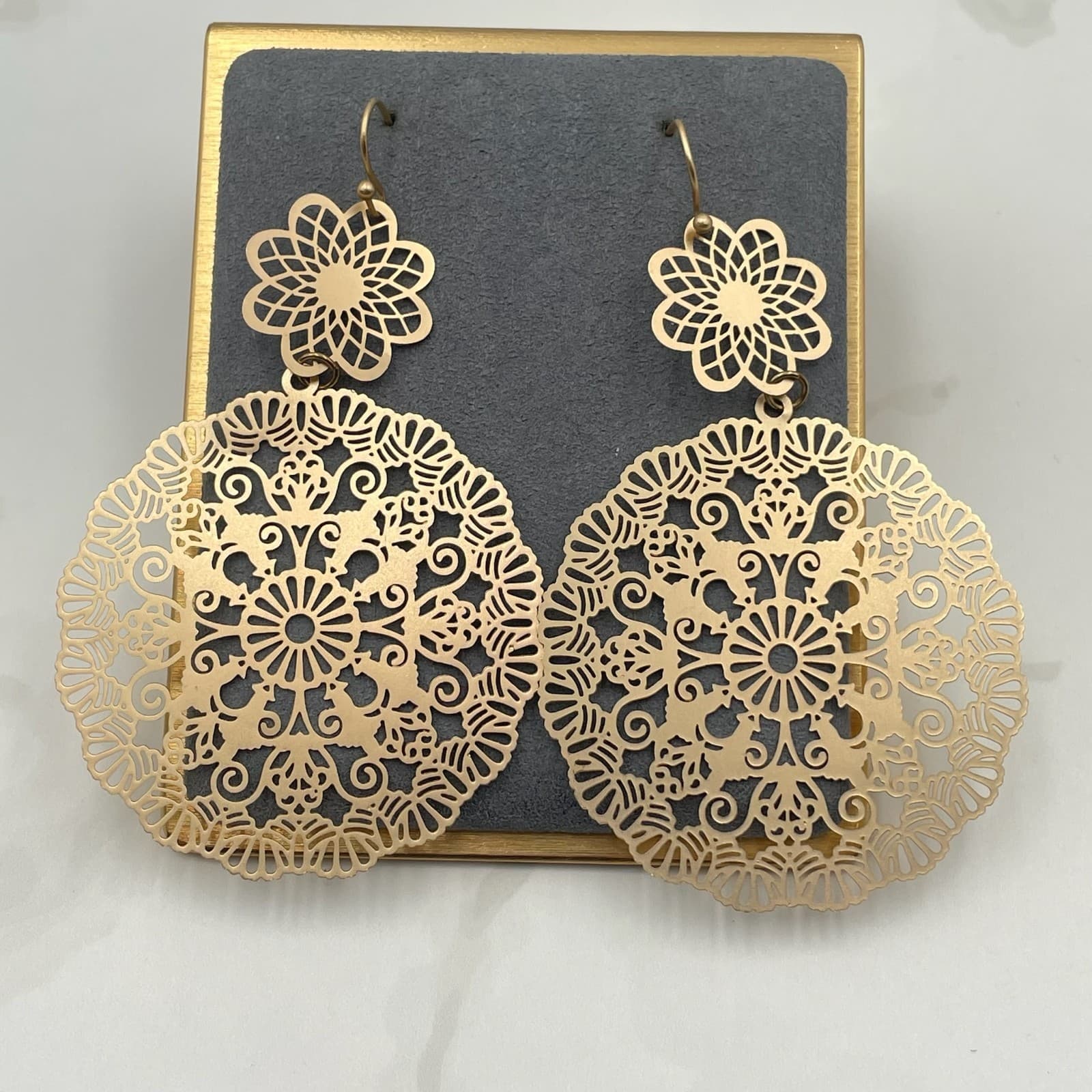 Vintage VTG Gold Tone Statement Dangle Earrings Large Filigree Floral Mandala - Thumbnail 6