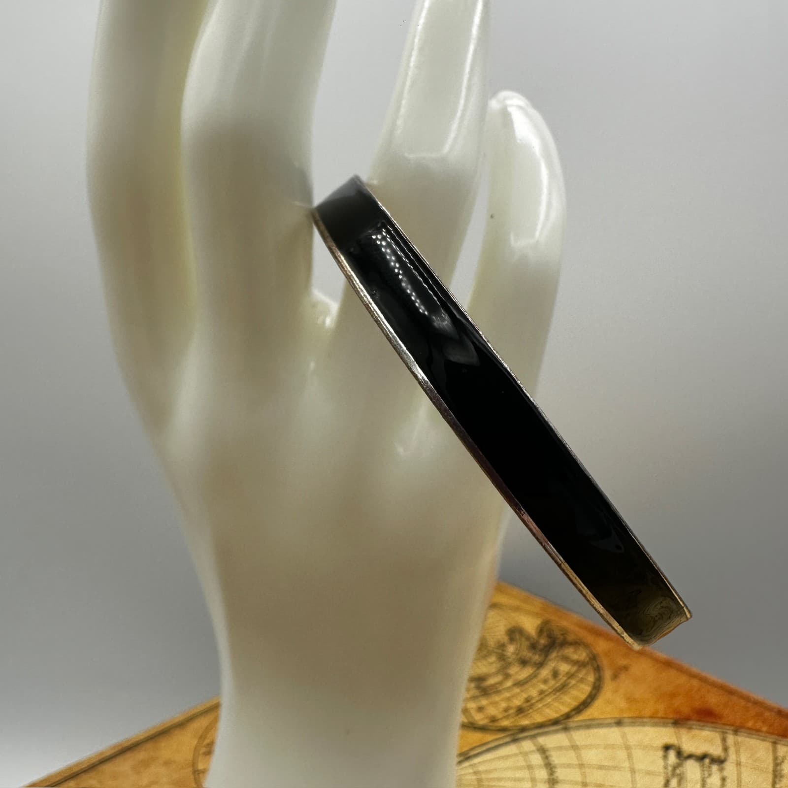 Vintage Sleek Silver-Tone Black Enamel Bangle Minimalist Classic Bracelet - Thumbnail 4