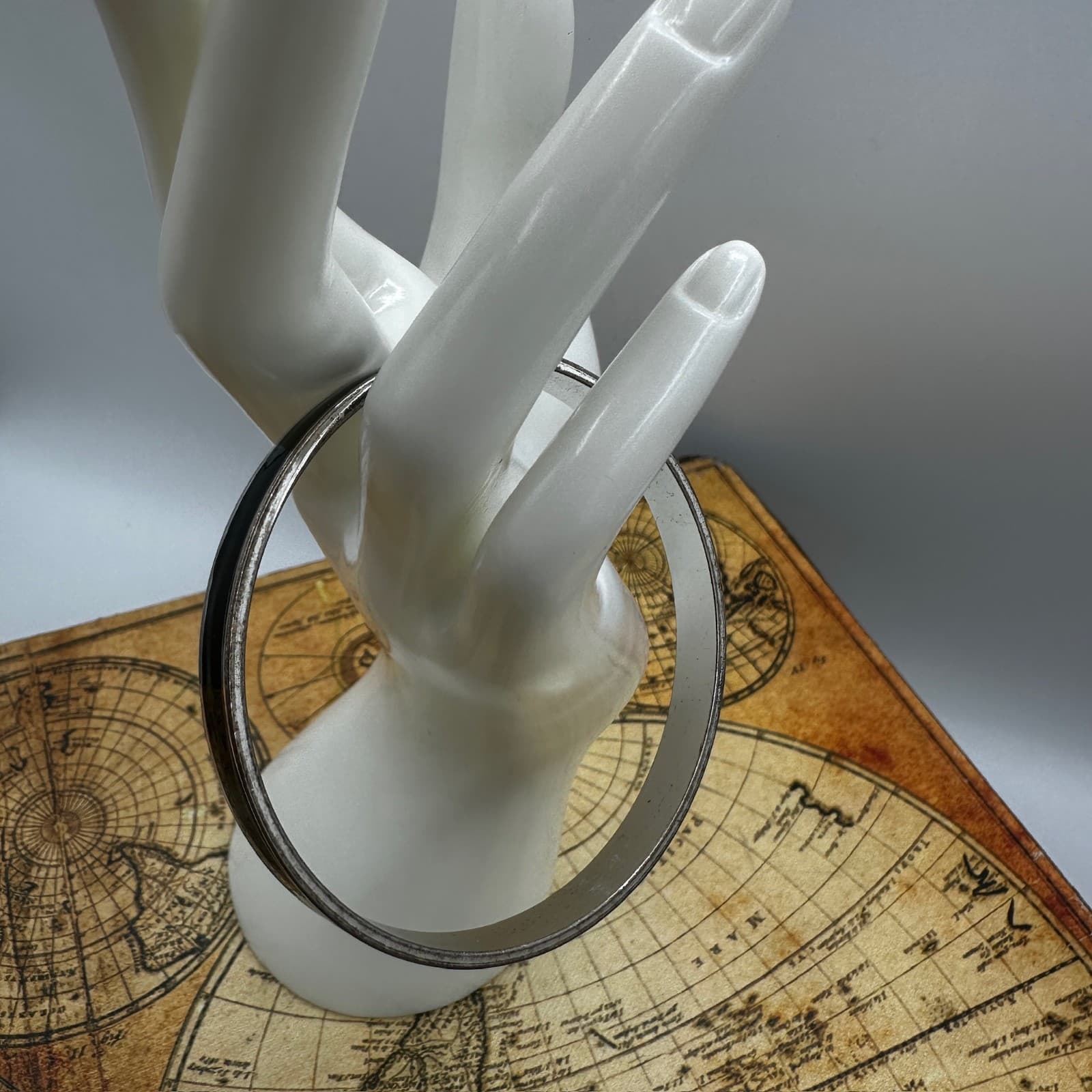 Vintage Sleek Silver-Tone Black Enamel Bangle Minimalist Classic Bracelet - Thumbnail 3