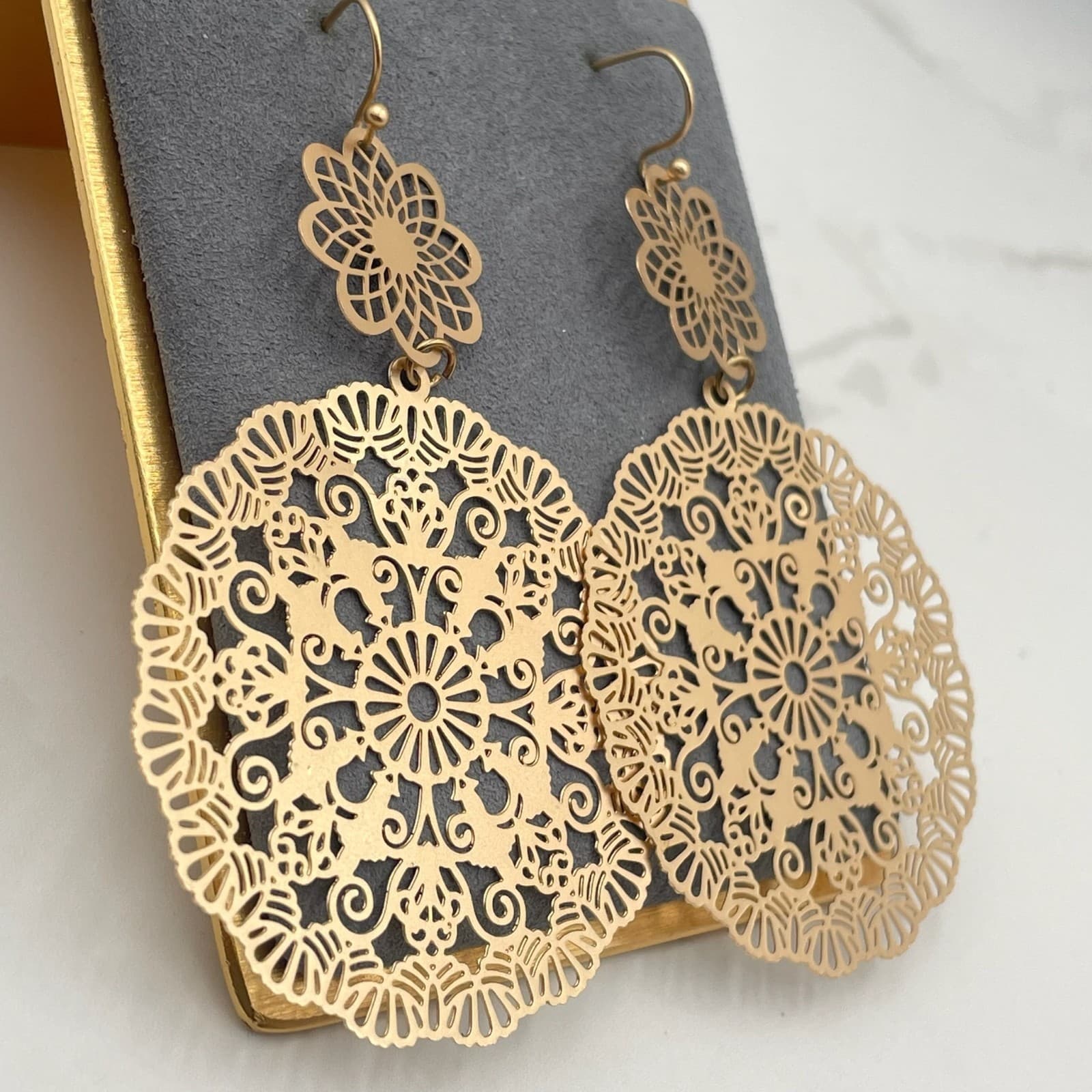 Vintage VTG Gold Tone Statement Dangle Earrings Large Filigree Floral Mandala - Thumbnail 9