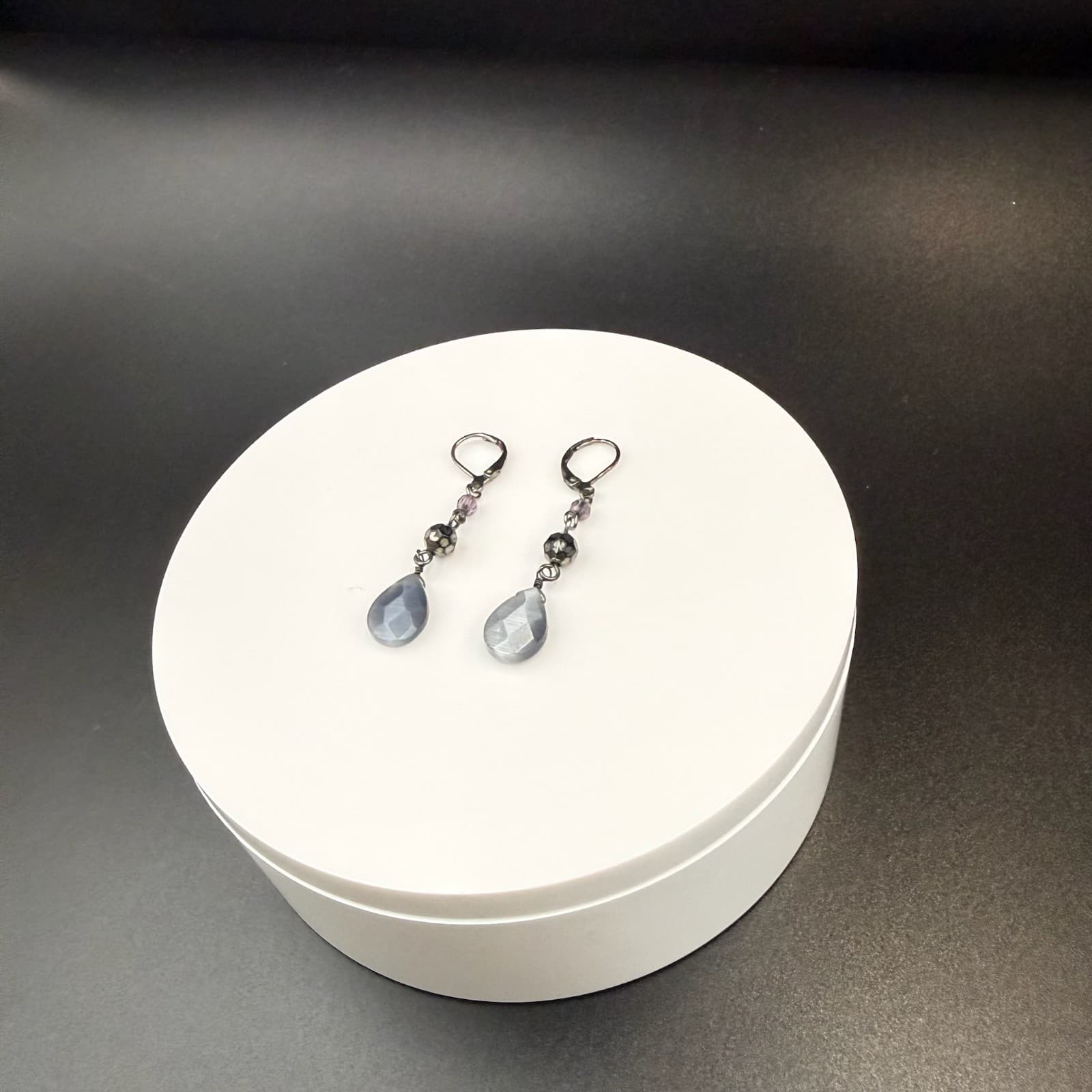 Vintage Faceted Gray Modern Classic Leverback Beaded Teardrop Dangle Earrings - Thumbnail 2