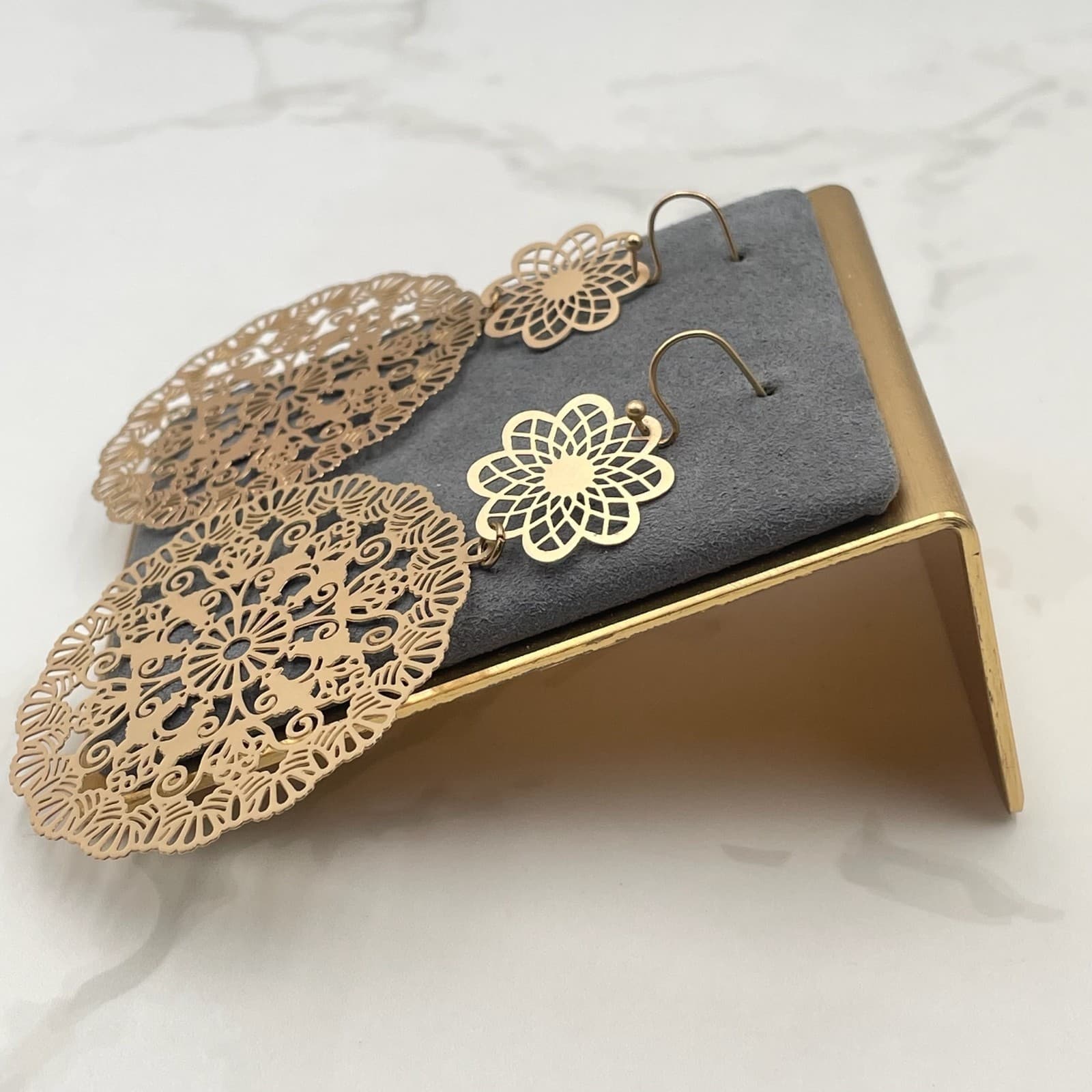 Vintage VTG Gold Tone Statement Dangle Earrings Large Filigree Floral Mandala - Thumbnail 7