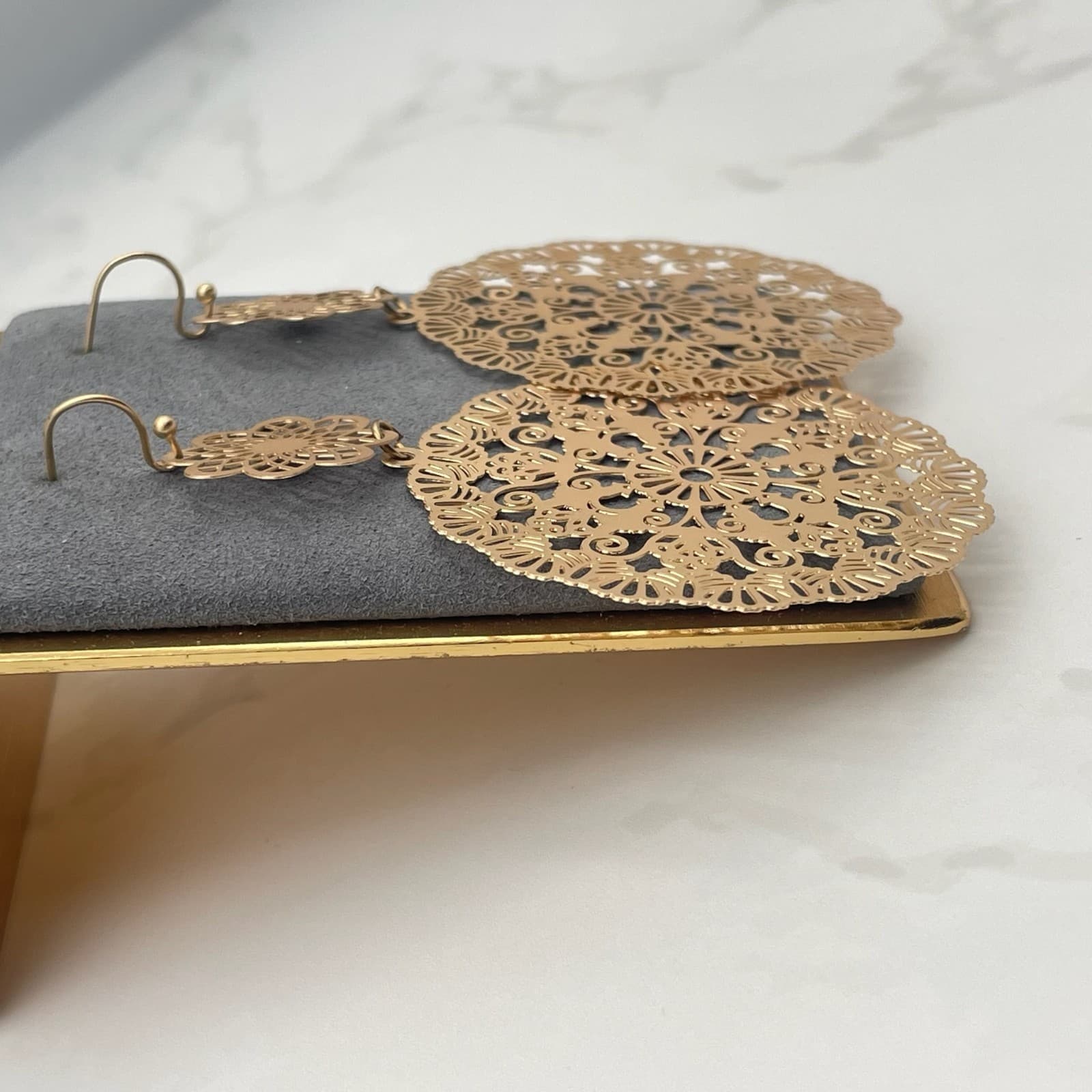 Vintage VTG Gold Tone Statement Dangle Earrings Large Filigree Floral Mandala - Thumbnail 10